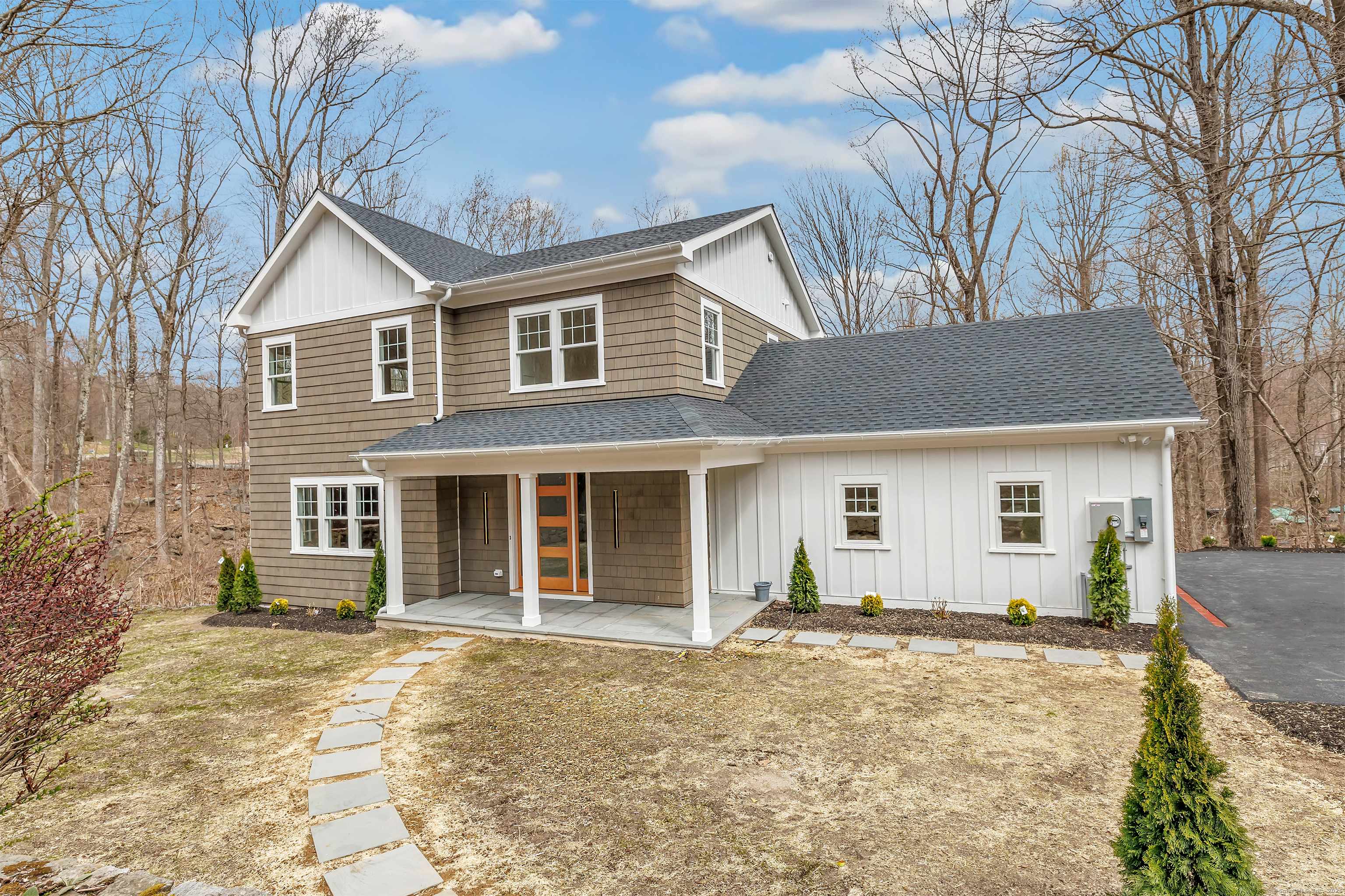Monroe, CT 06468,8 Fox Run