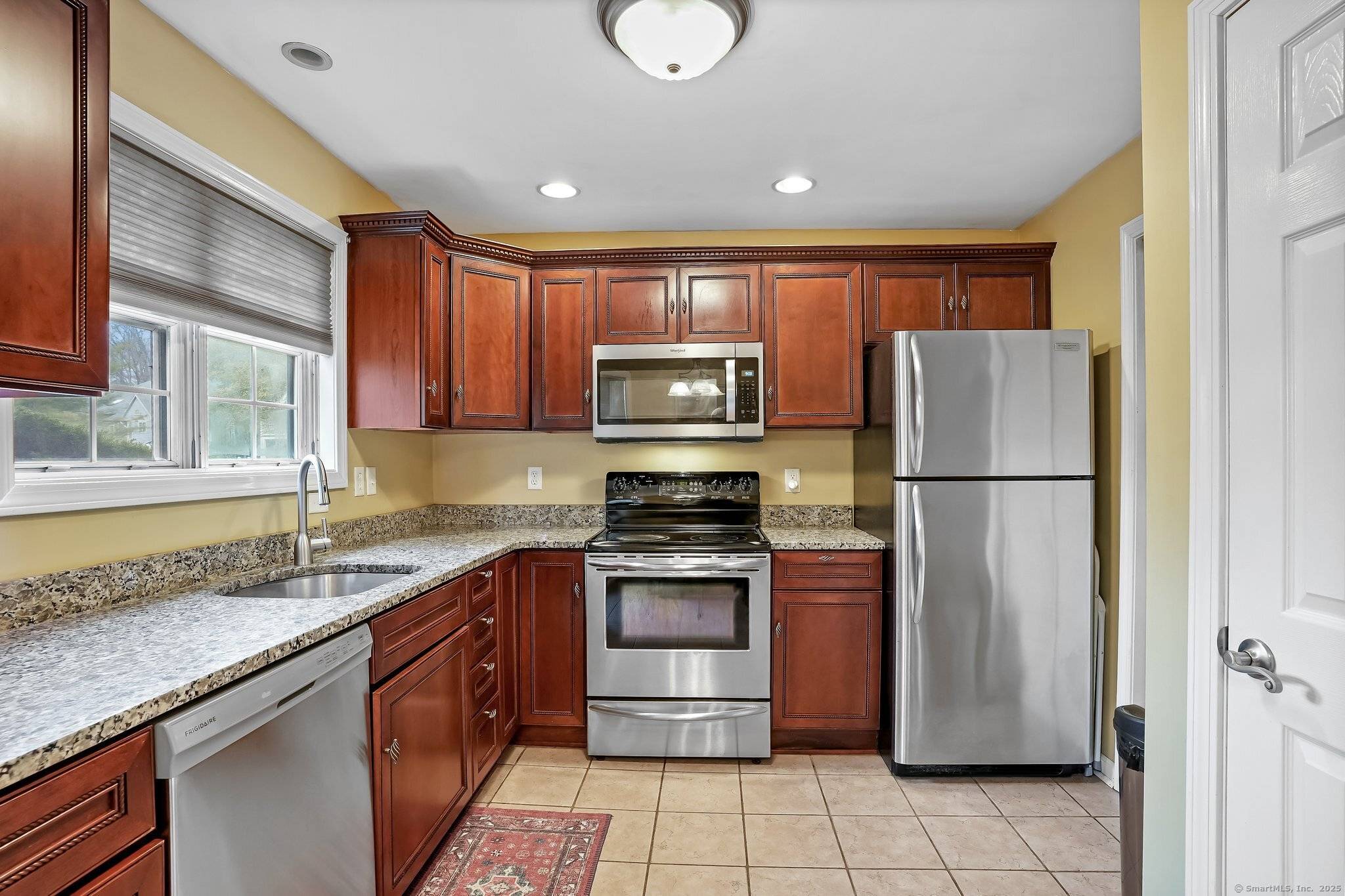 East Haven, CT 06513,75 Redwood Drive #1301