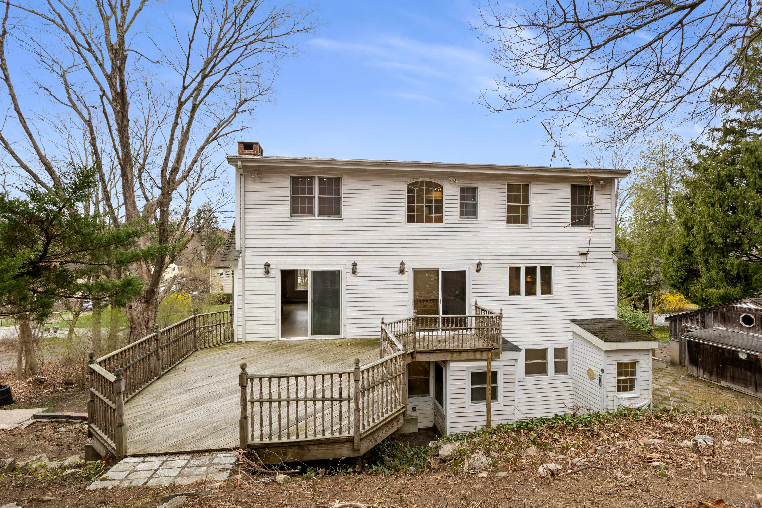 Weston, CT 06883,9 Maple Street