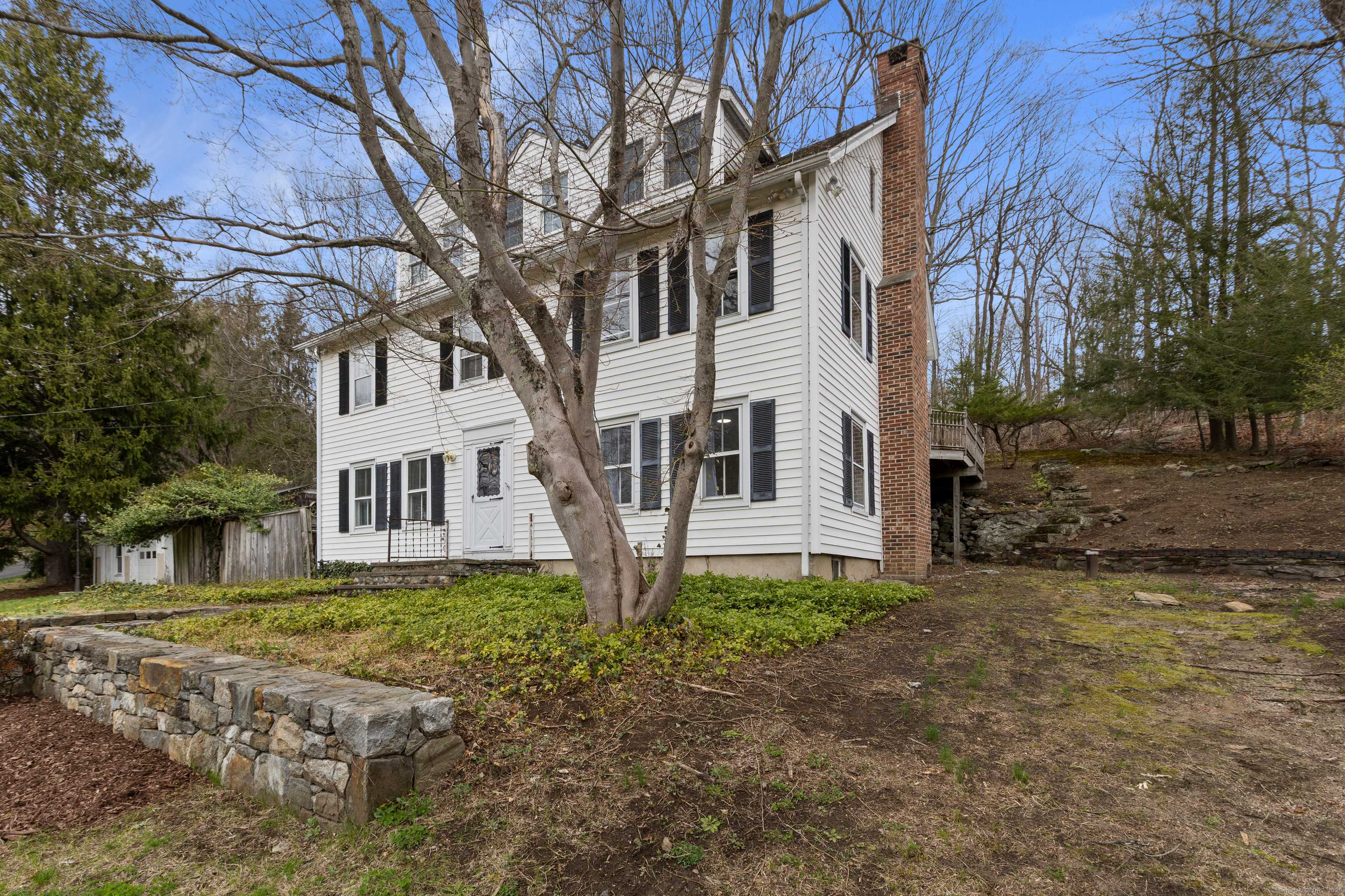 Weston, CT 06883,9 Maple Street
