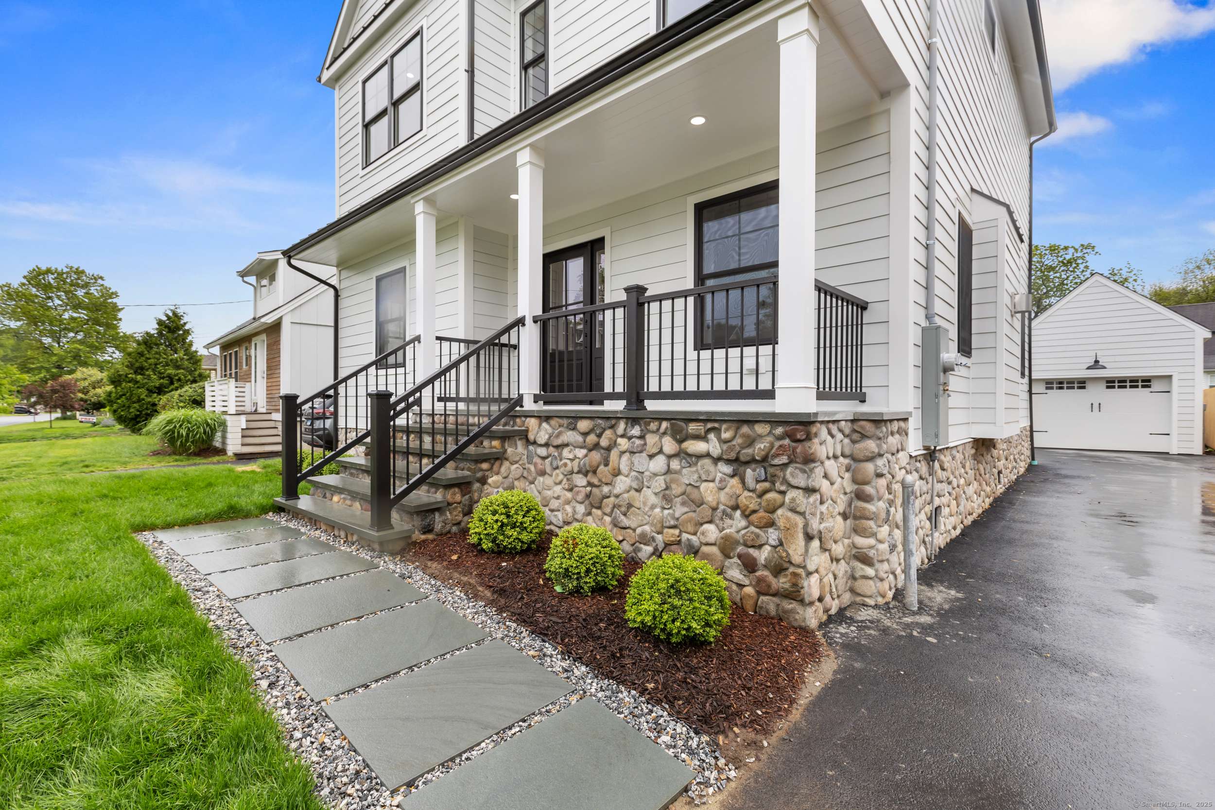 Fairfield, CT 06824,879 Riverside Drive