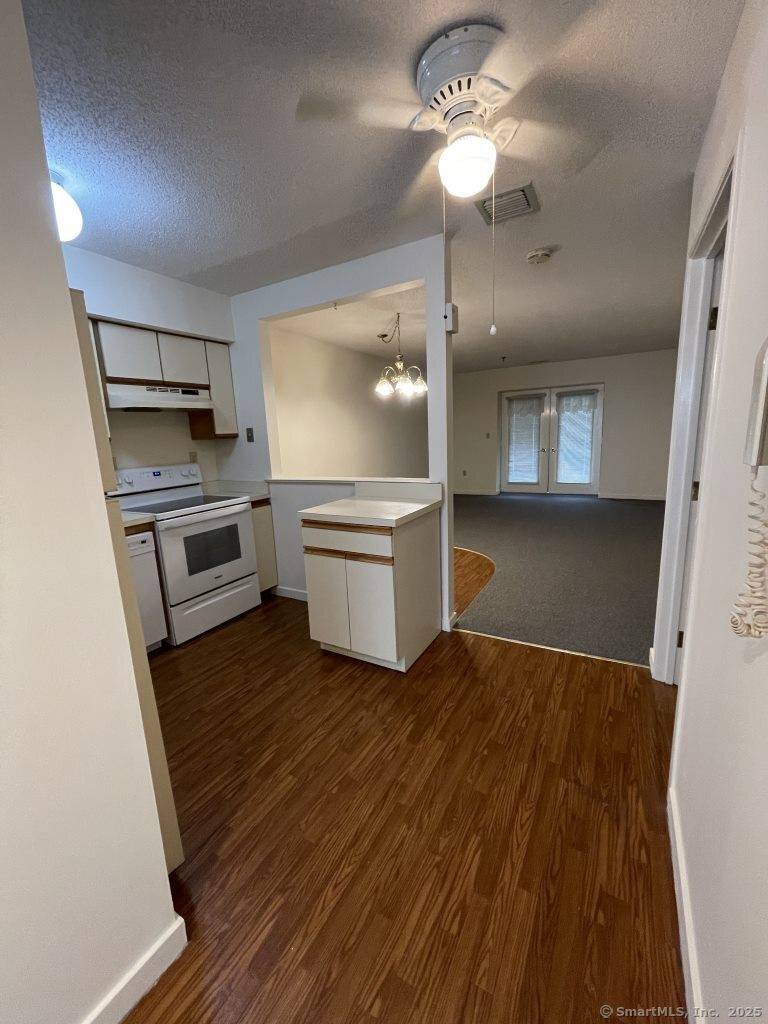 Hamden, CT 06518,75 Washington Avenue #4207