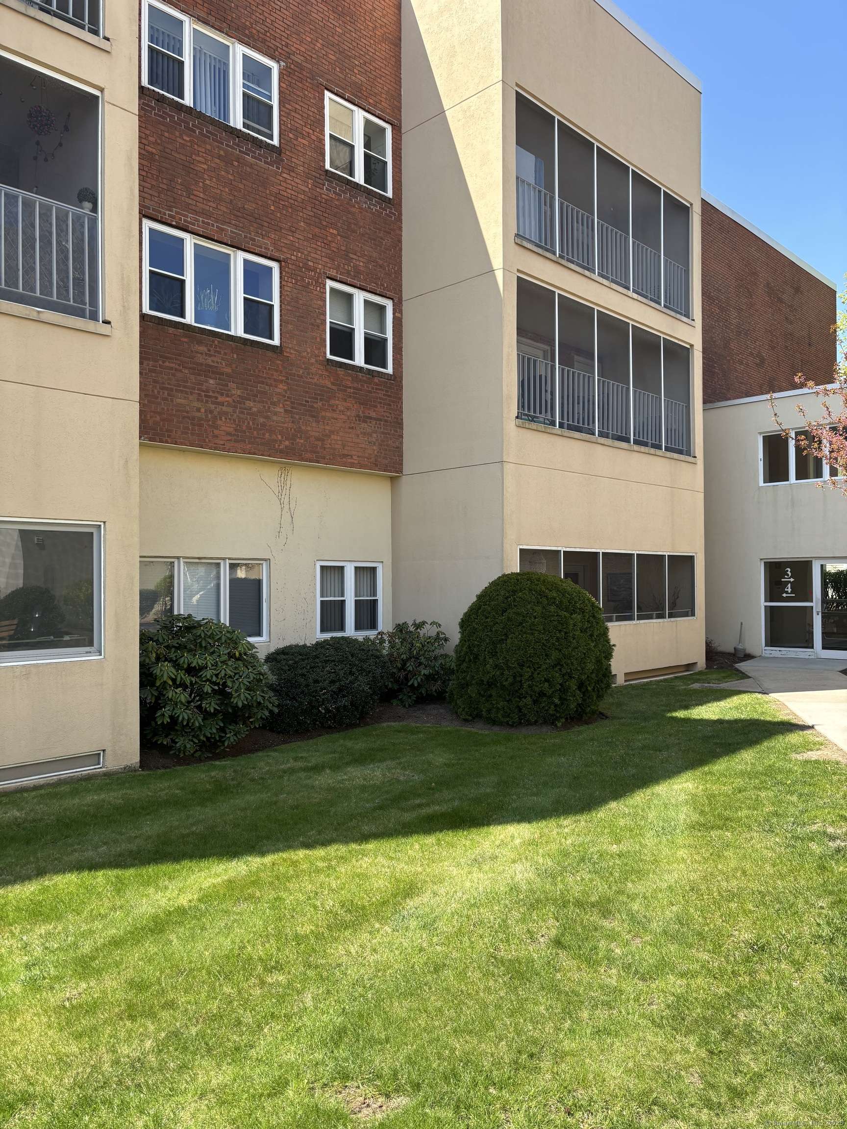 Hamden, CT 06518,75 Washington Avenue #4207