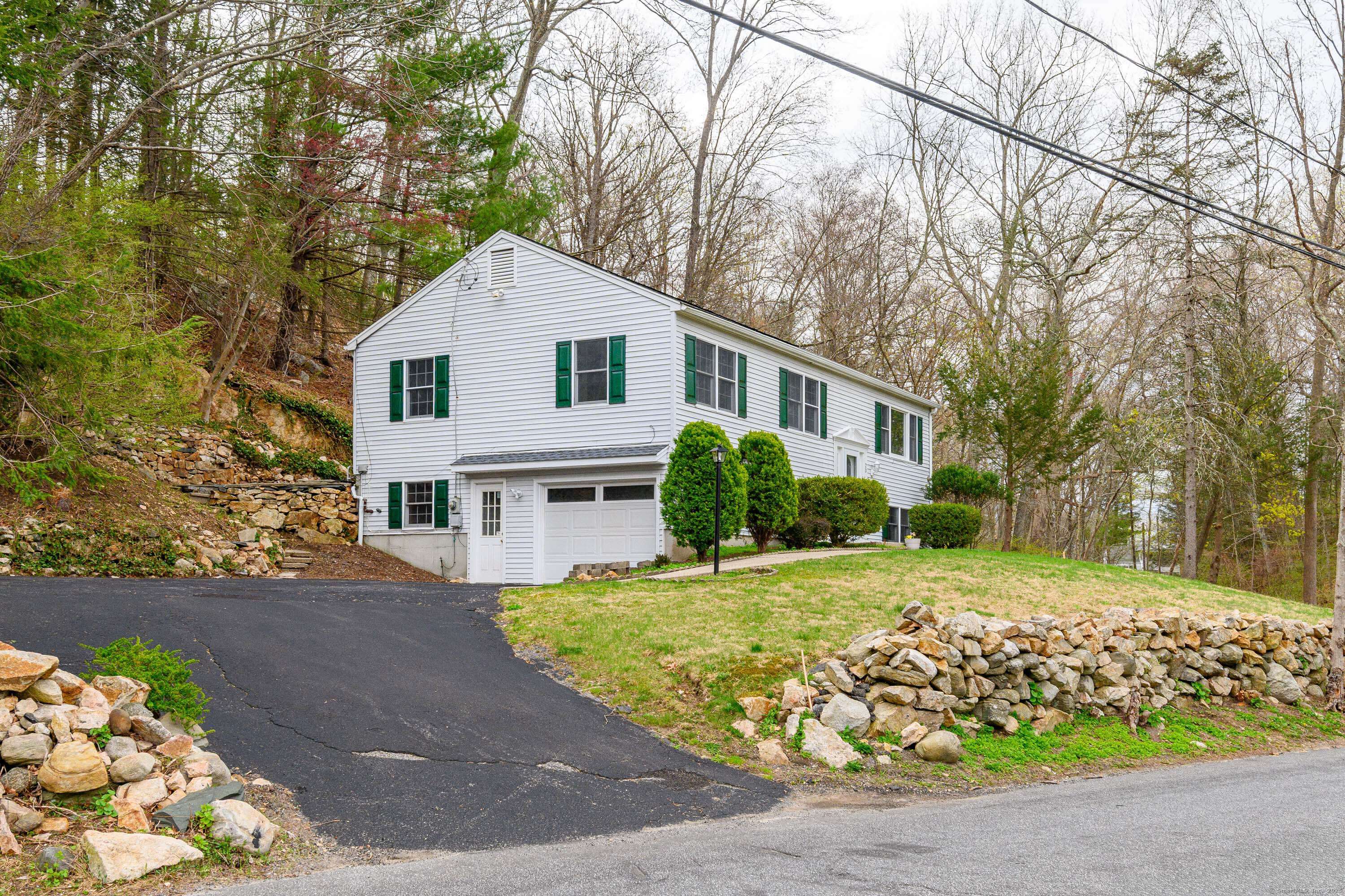 Brookfield, CT 06804,23 Oak Grove Road