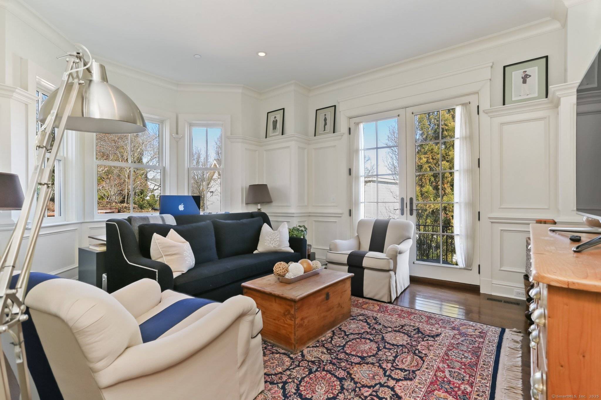 Greenwich, CT 06807,523 East Putnam Avenue #B