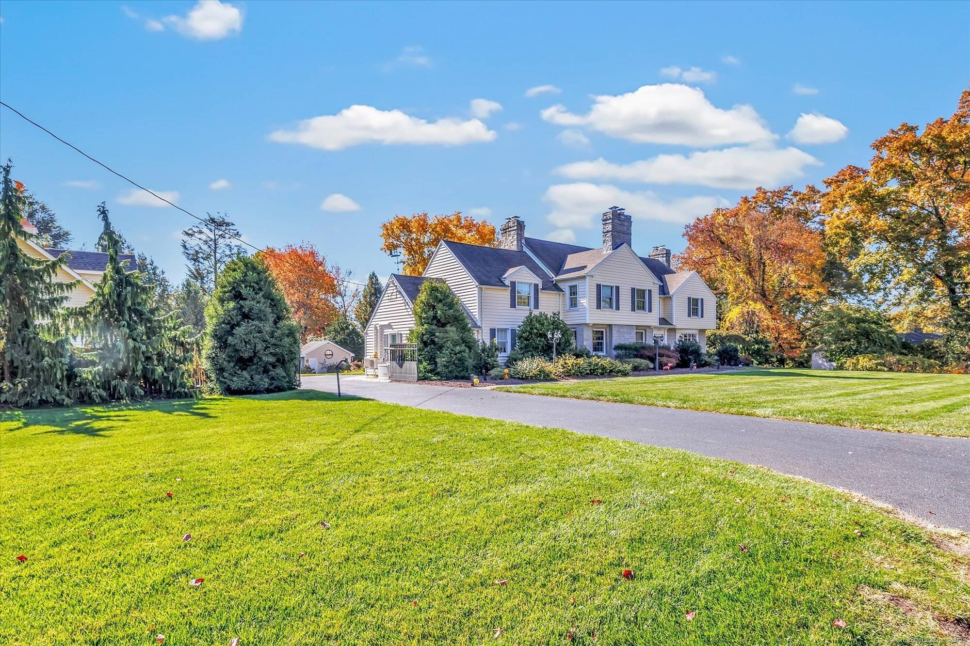 Orange, CT 06477,830 Bayberry Lane