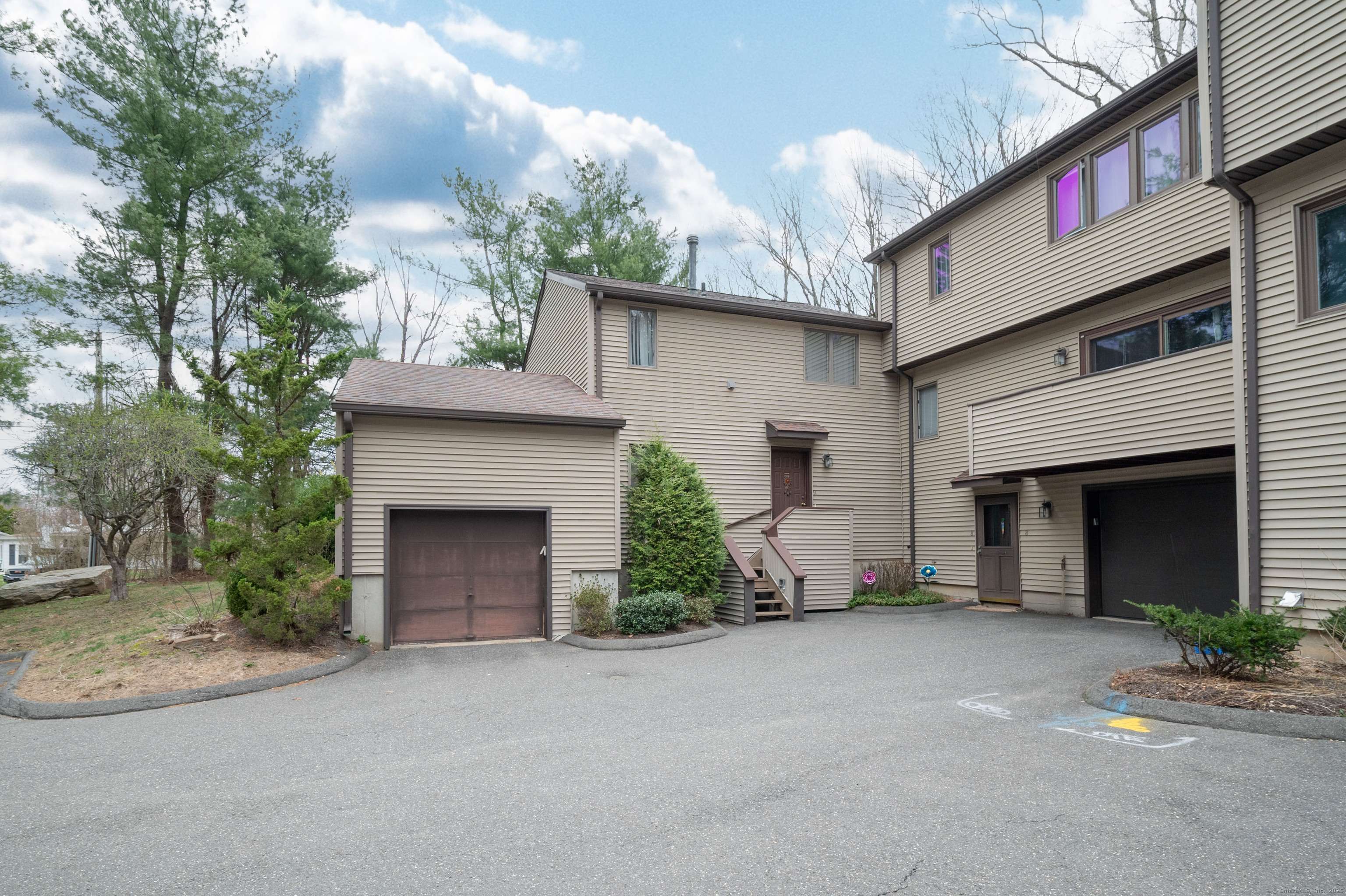 Shelton, CT 06484,9 Kings wood Manor #9