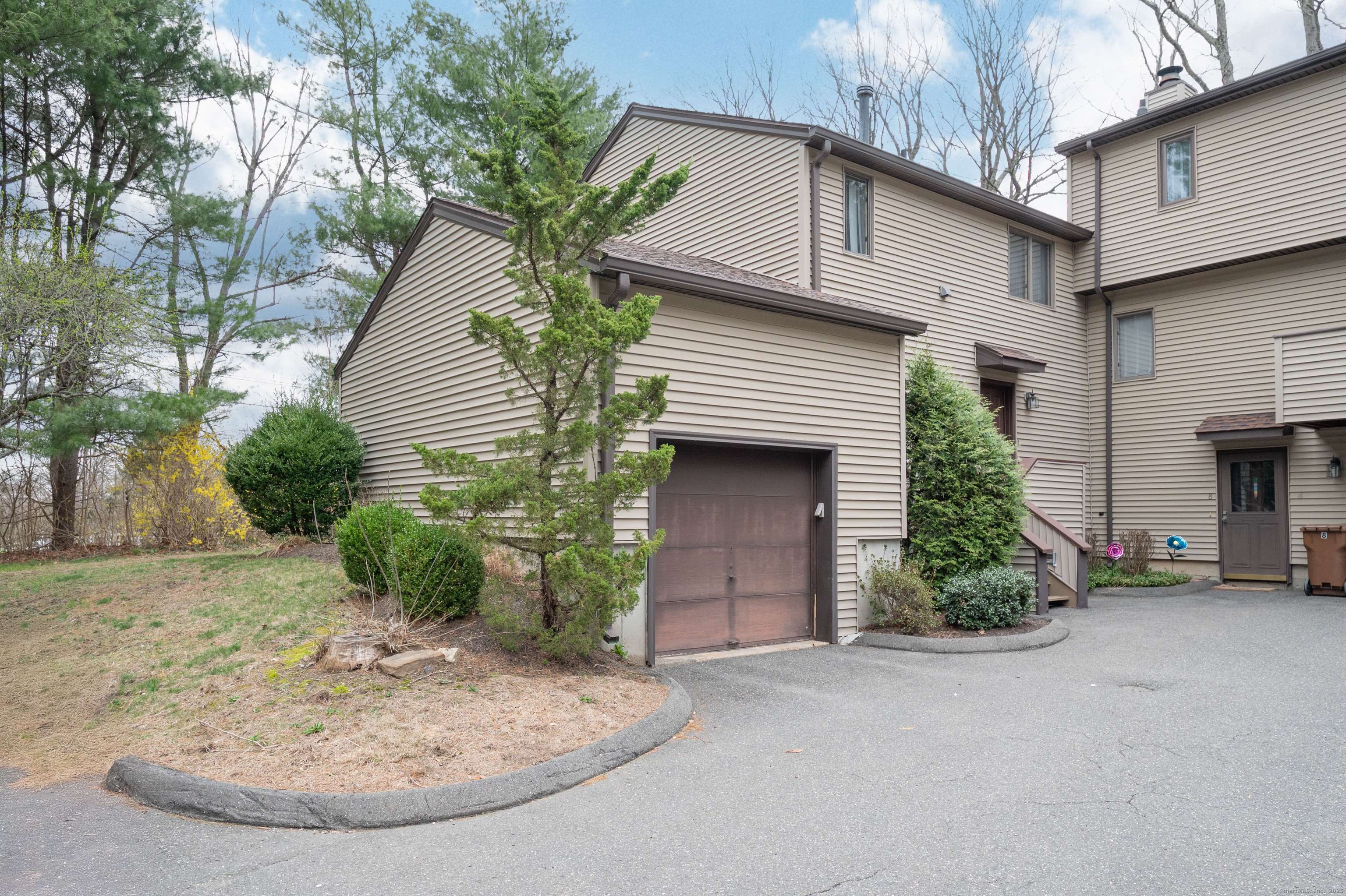 Shelton, CT 06484,9 Kings wood Manor #9