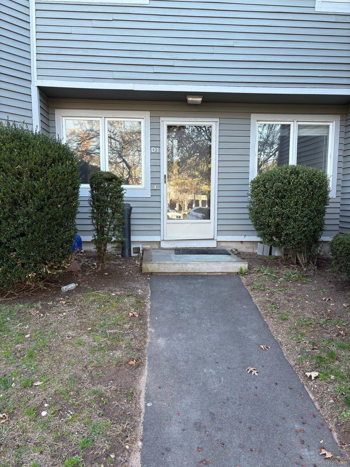 Hamden, CT 06517,1410 Whitney Avenue #APT D1