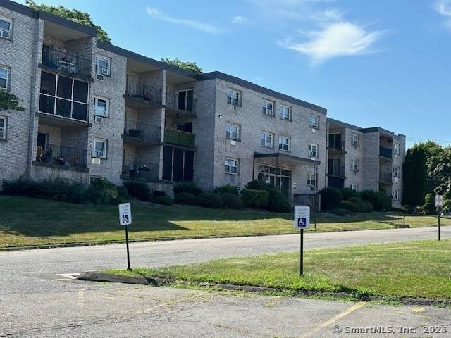 Milford, CT 06460,300 Meadowside Road #APT 206