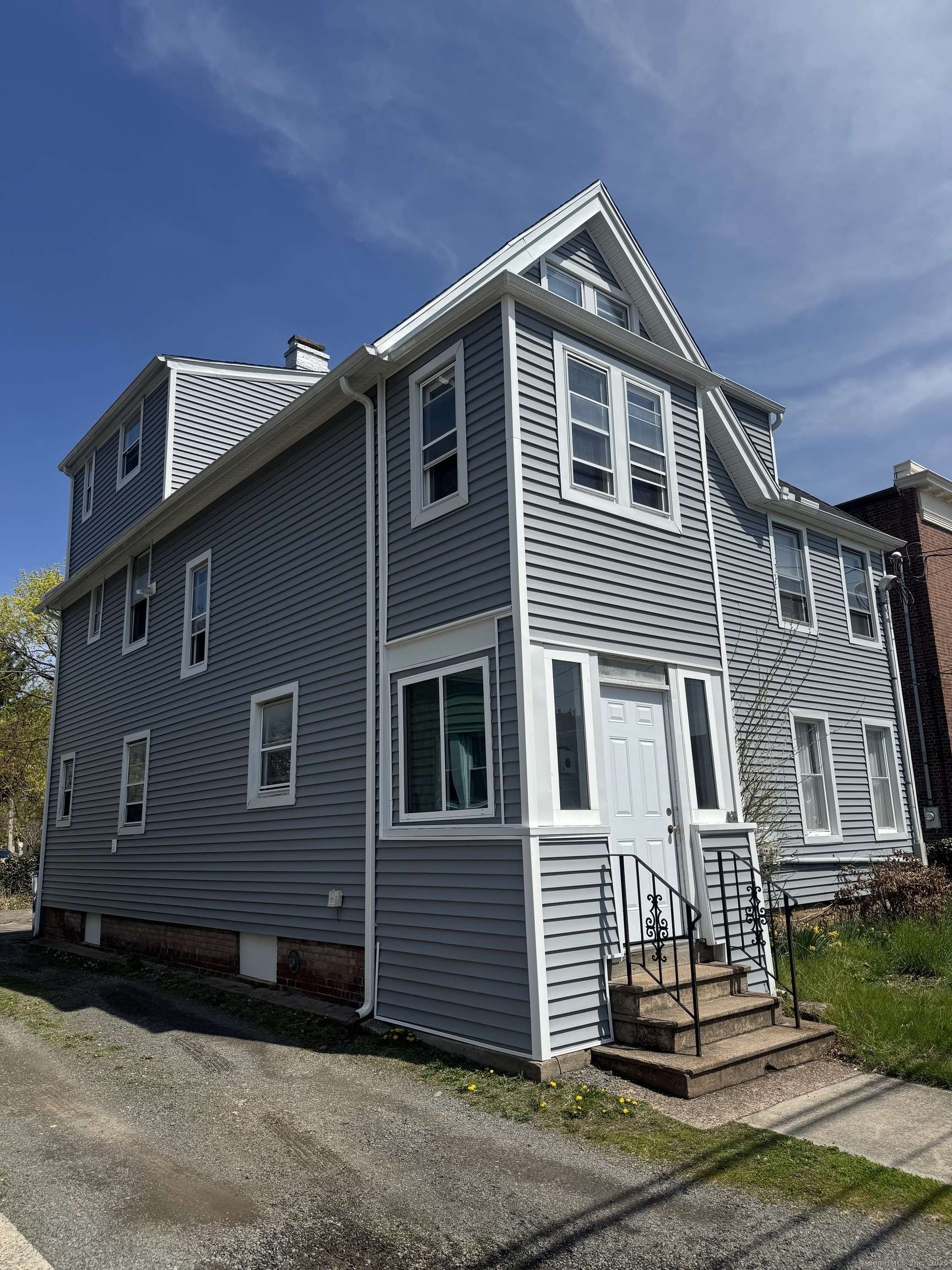 Hamden, CT 06517,43 Putnam Avenue #3