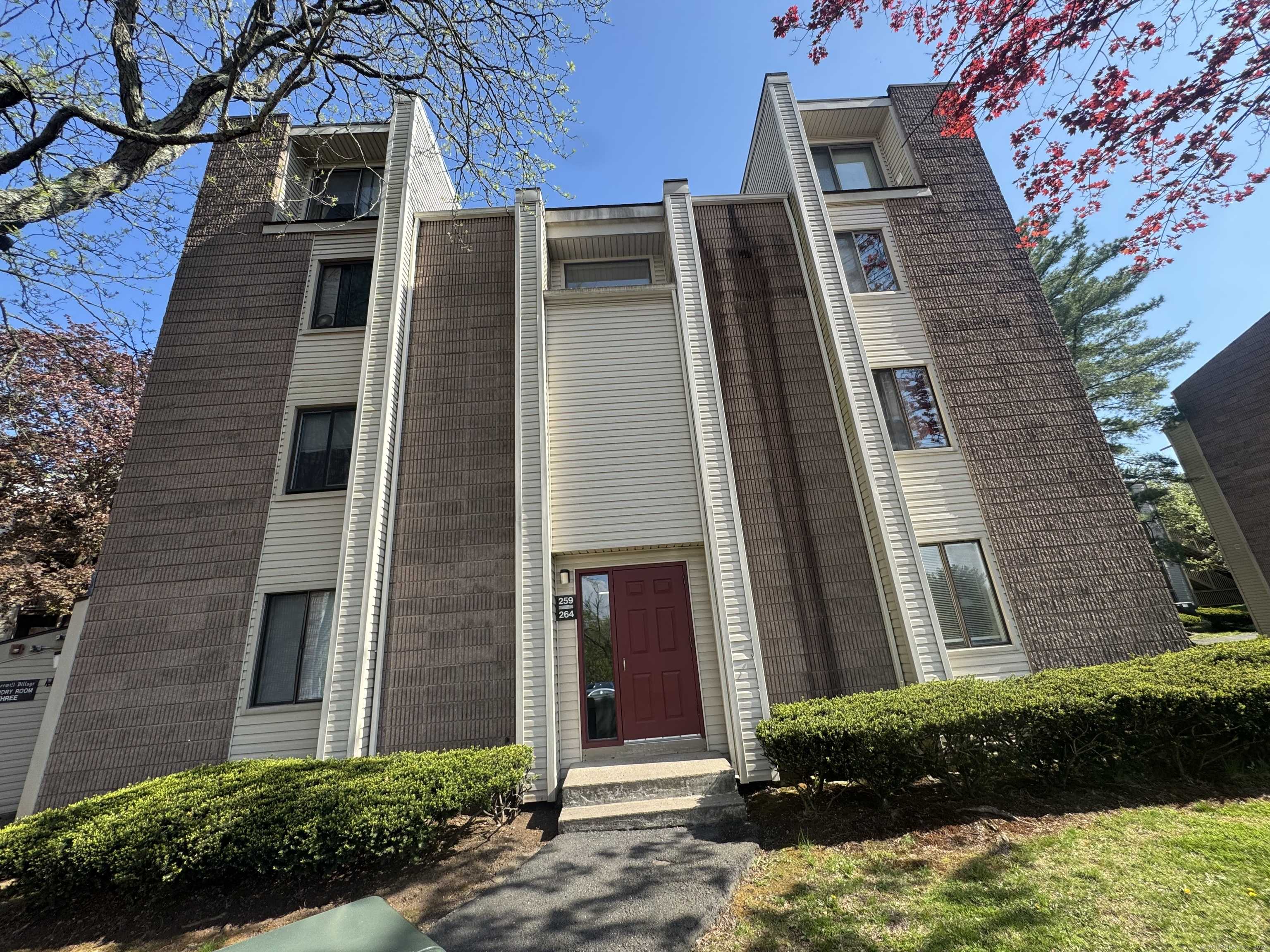 Middletown, CT 06457,264 Burgundy Hill Lane #264
