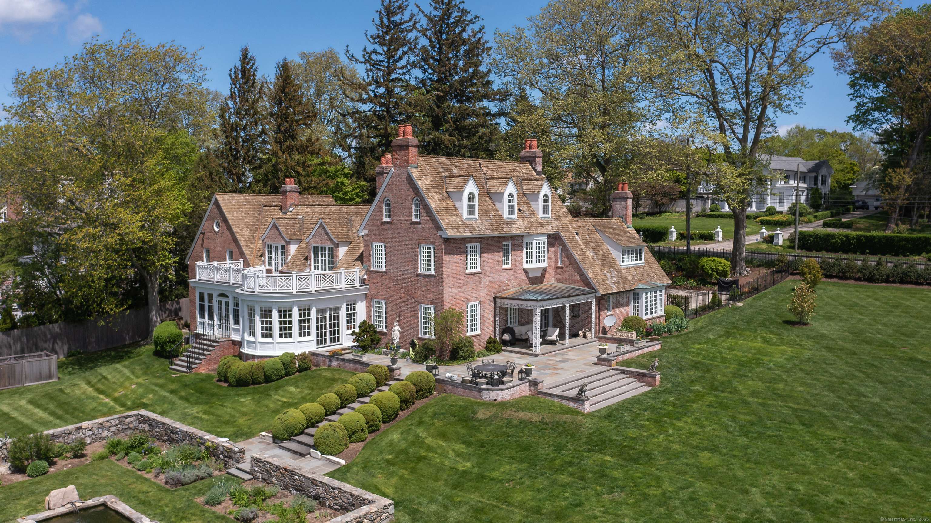 Fairfield, CT 06824,828 Sasco Hill Road