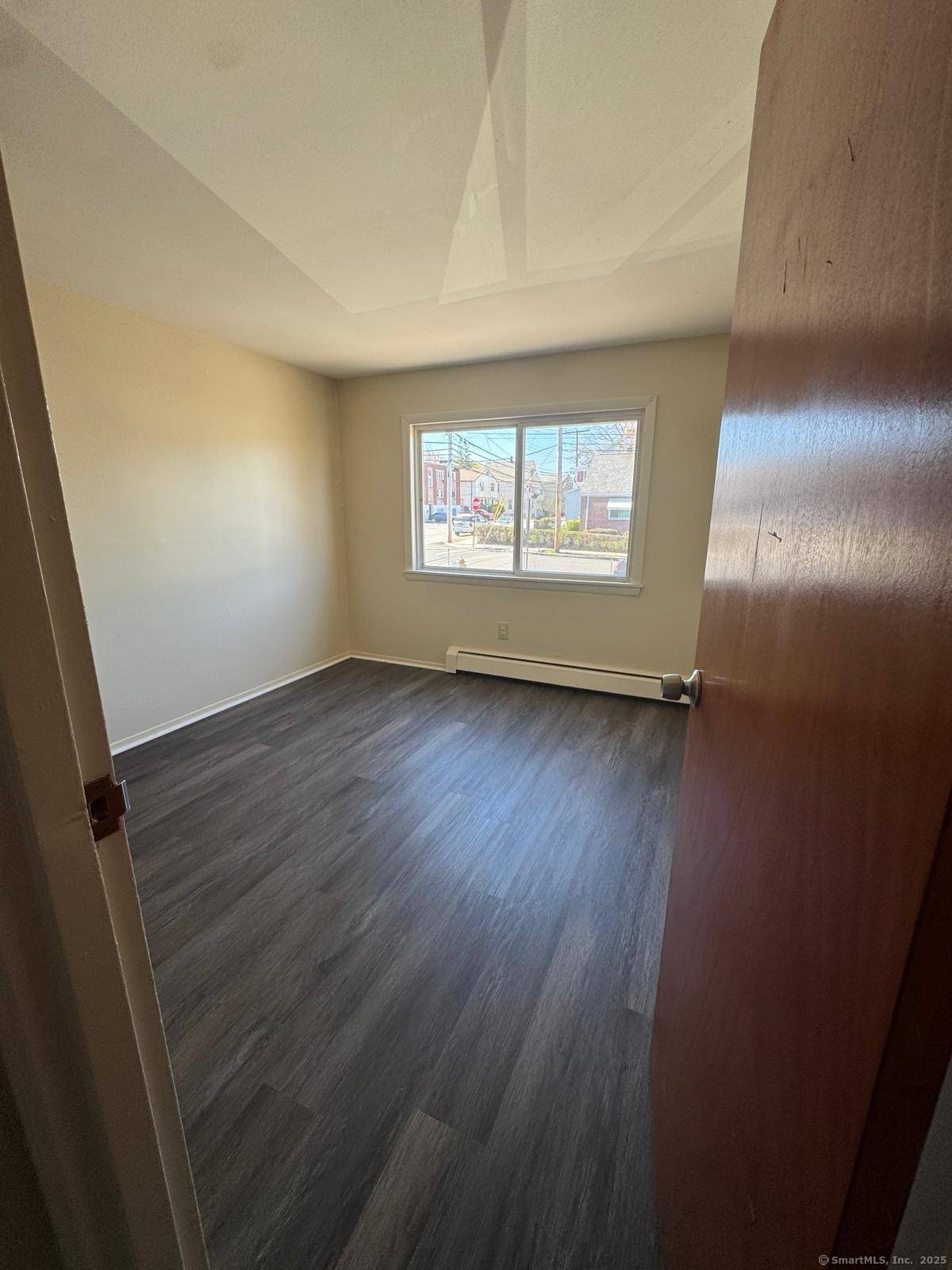 Bridgeport, CT 06610,125 Granfield Avenue #2e