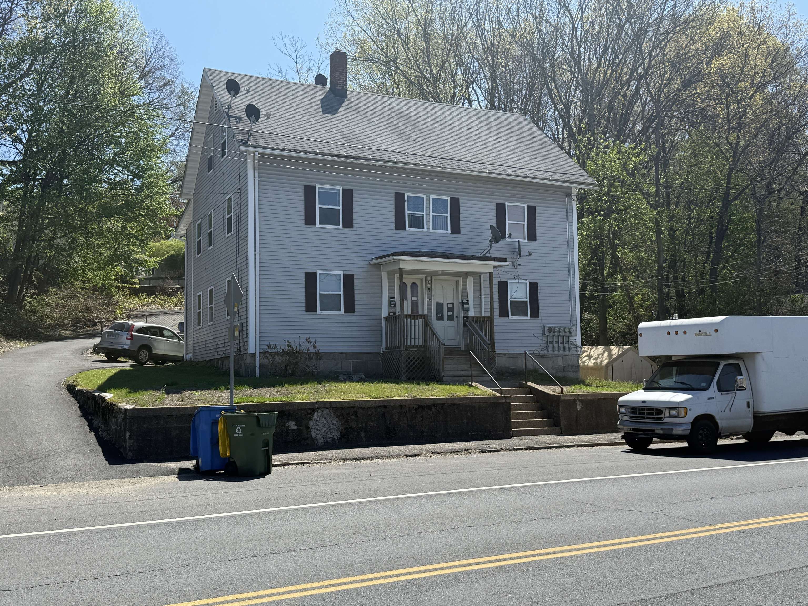 Waterbury, CT 06706,1405 South Main Street #2W