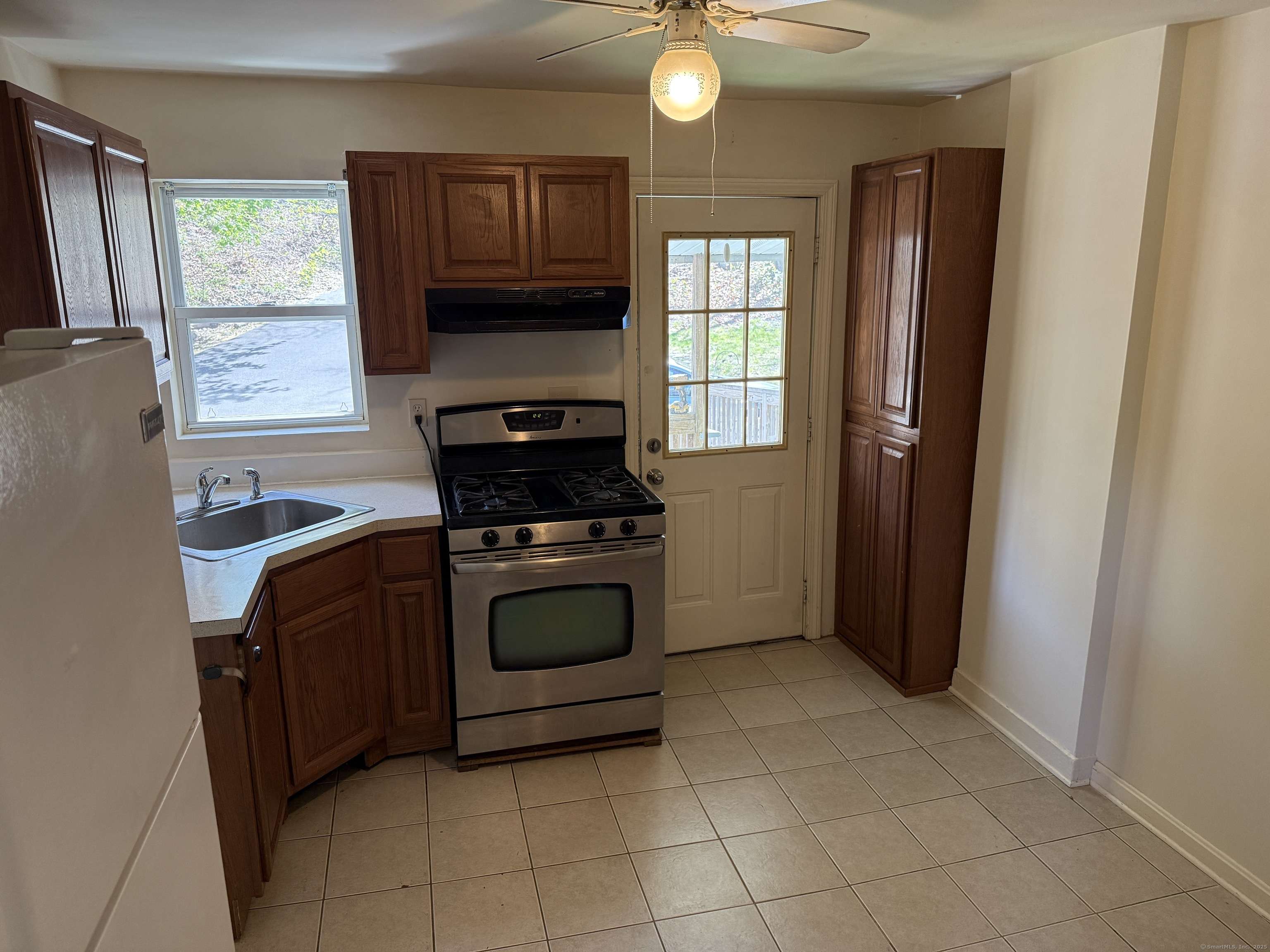 Waterbury, CT 06706,1405 South Main Street #2W