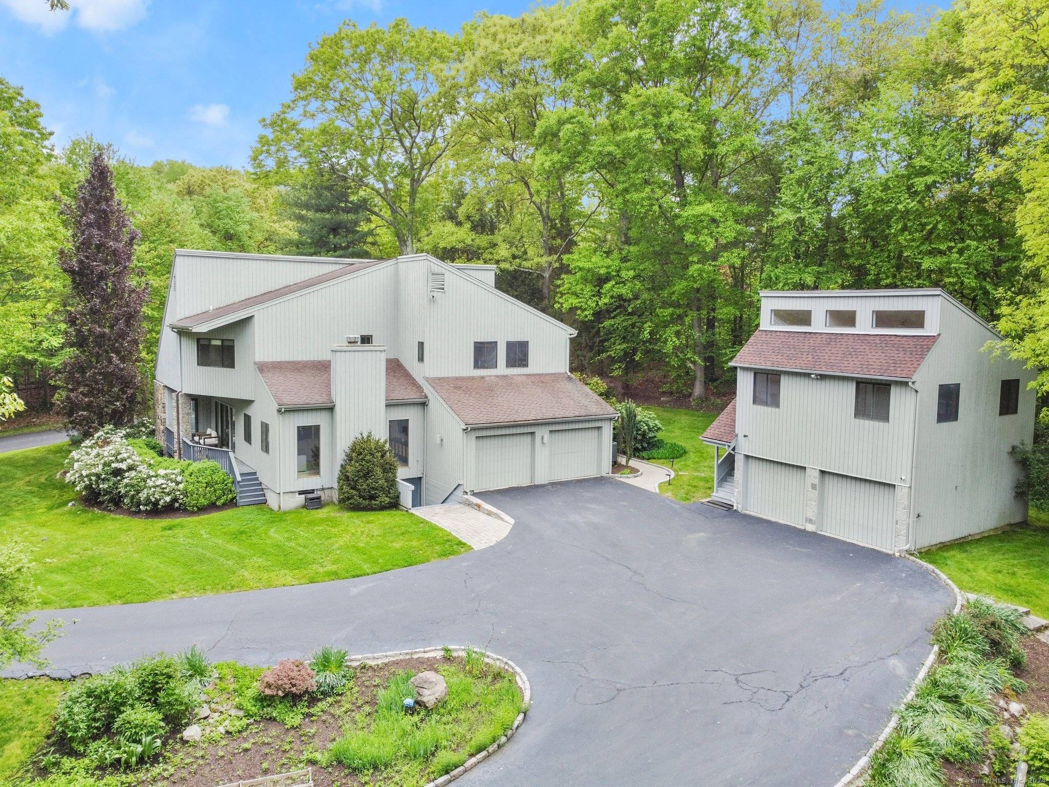 Weston, CT 06883,7 White Oak Lane