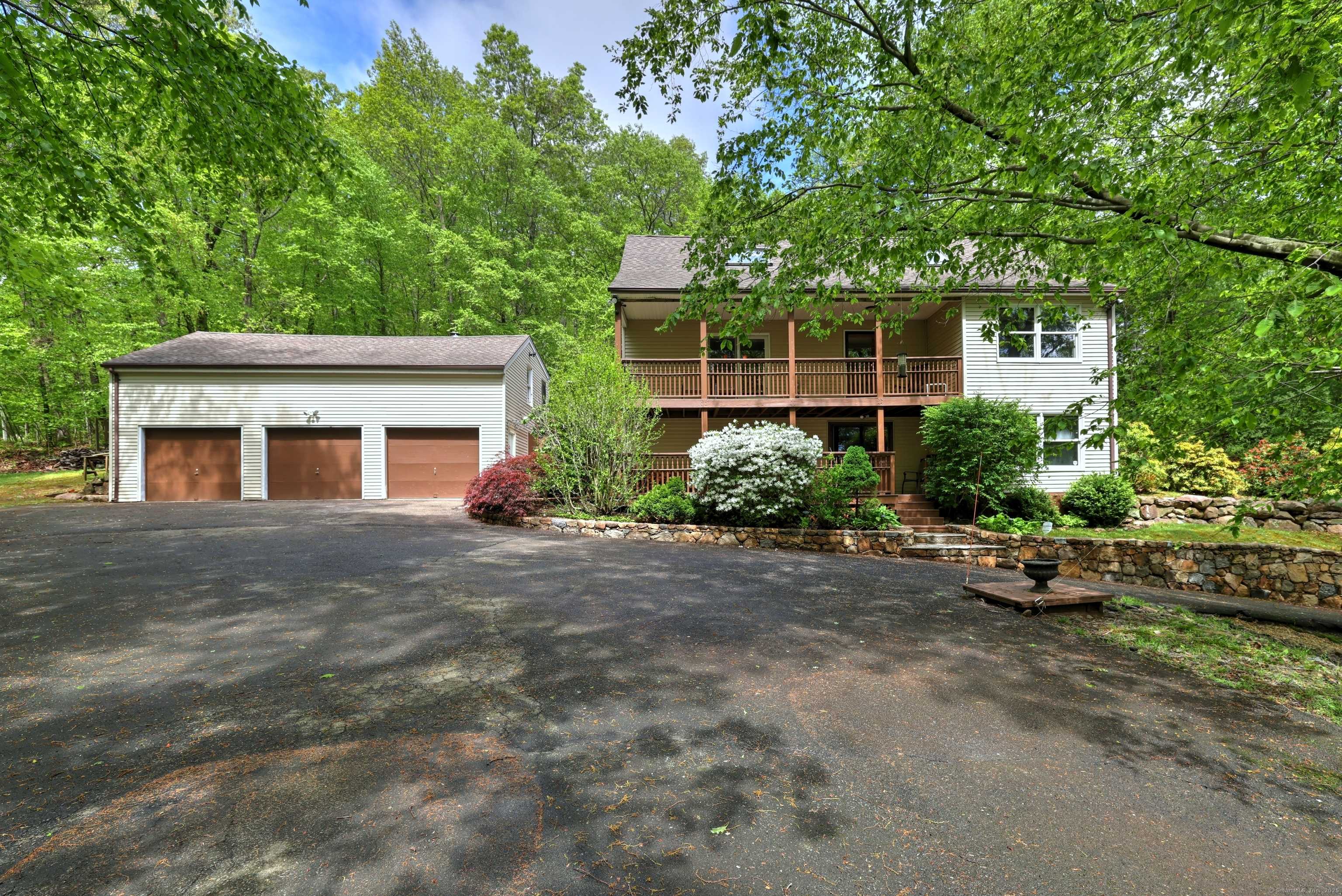 Hamden, CT 06514,1540 Paradise Avenue