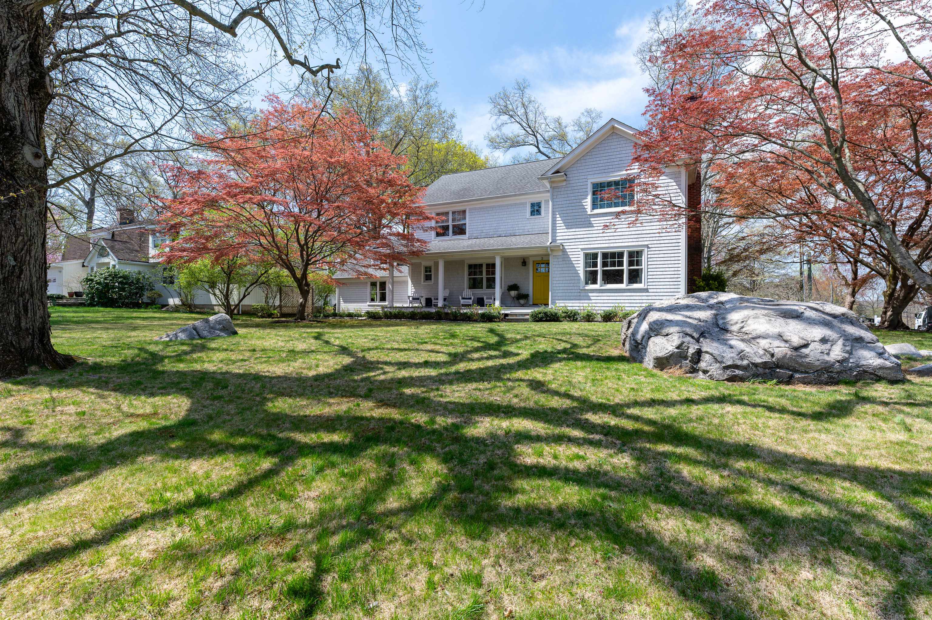 Greenwich, CT 06878,2 Lakeview Drive