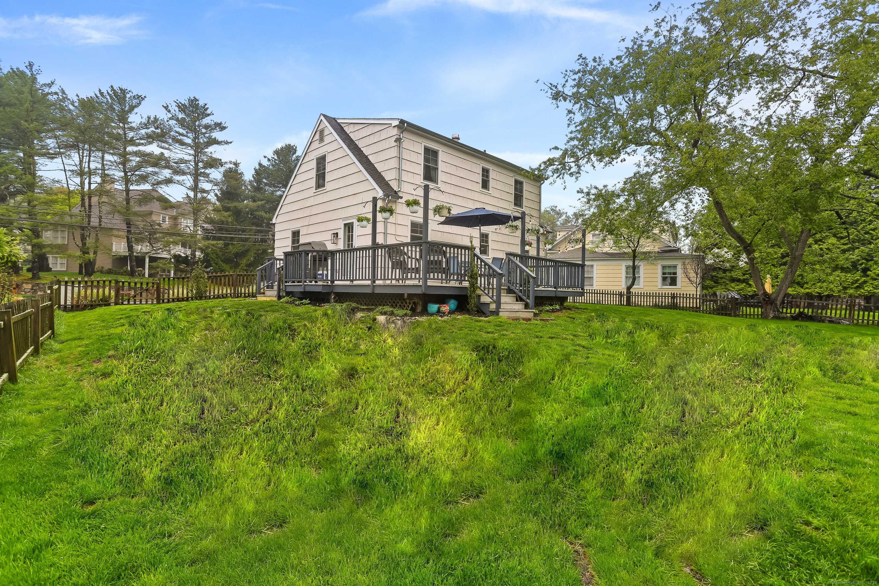 Fairfield, CT 06824,985 South Pine Creek Road