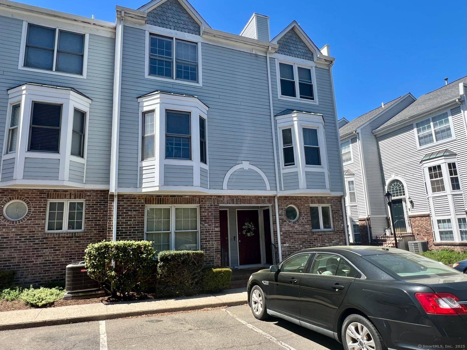 Bridgeport, CT 06604,2612 North Avenue #B11