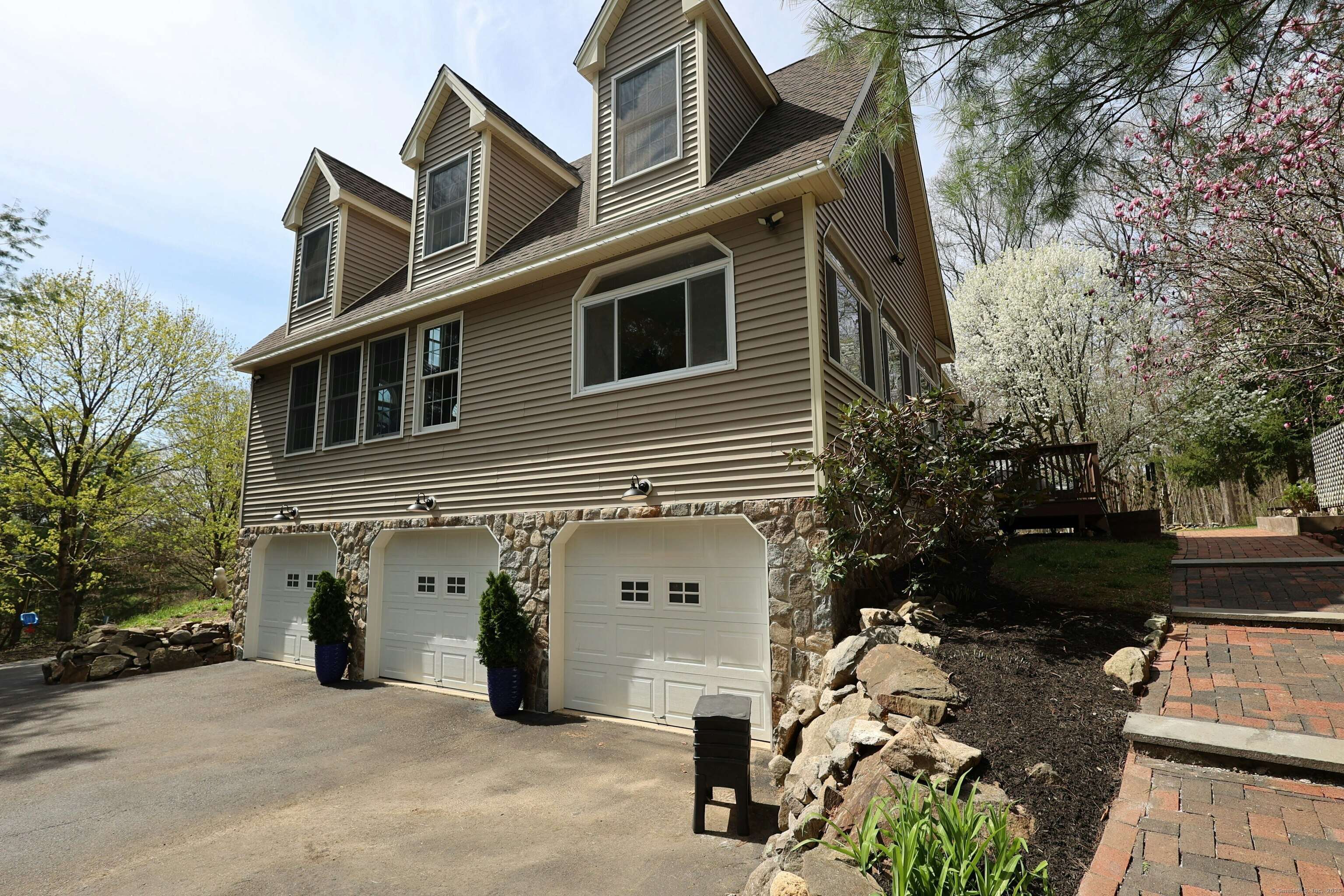Redding, CT 06896,75 Stepney Road