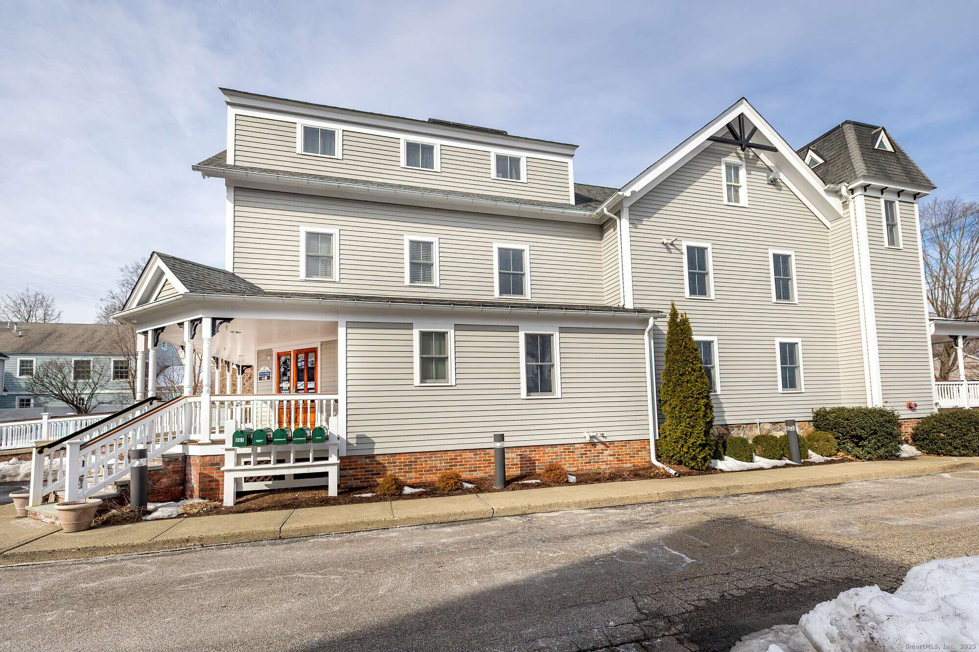 Ridgefield, CT 06877,27 Catoonah Street