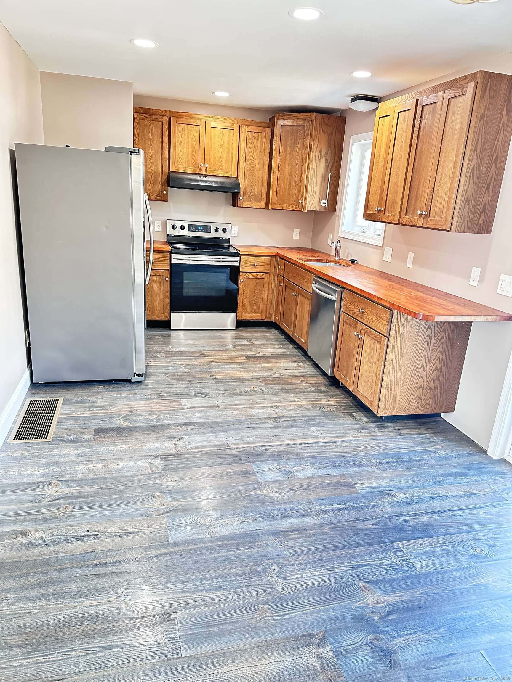 Vernon, CT 06066,Davis Avenue #A