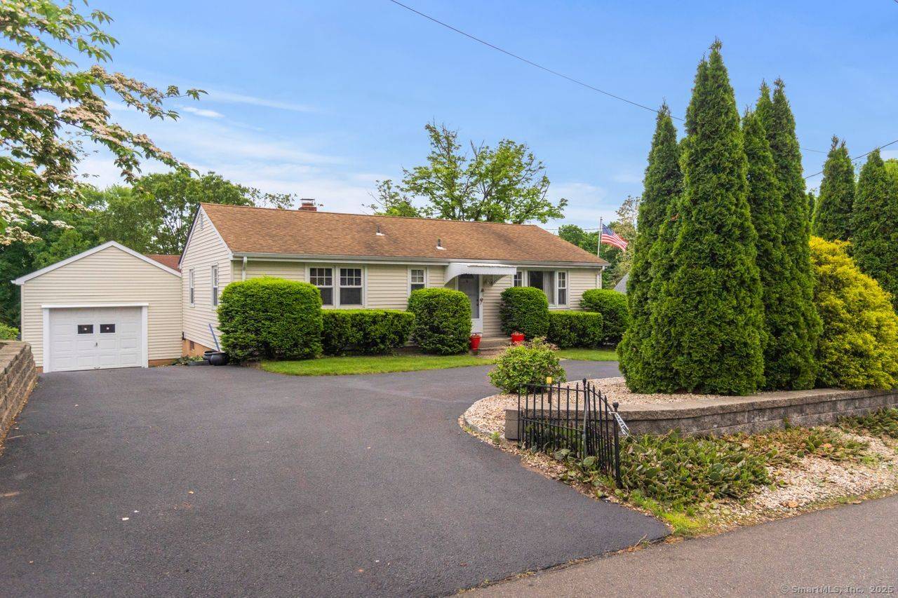Hamden, CT 06518,409 Evergreen Avenue