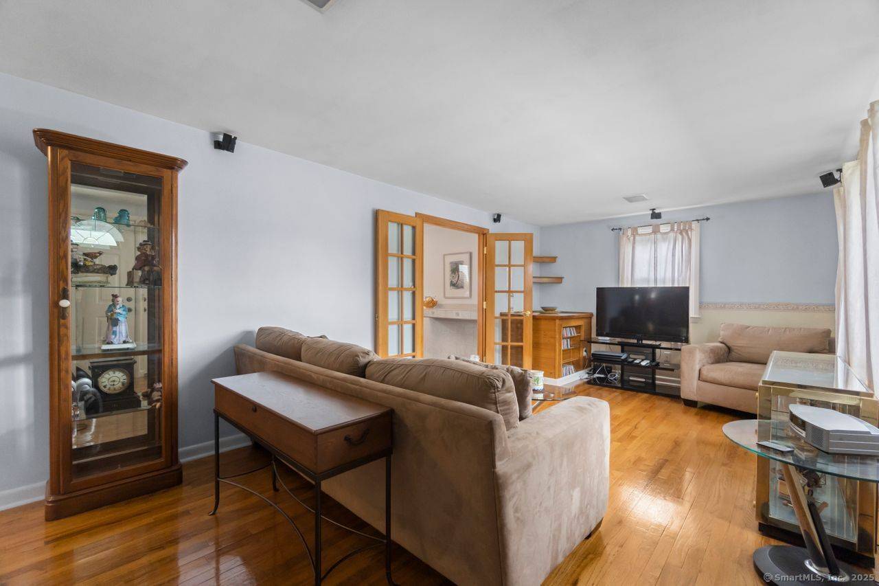 Hamden, CT 06518,409 Evergreen Avenue