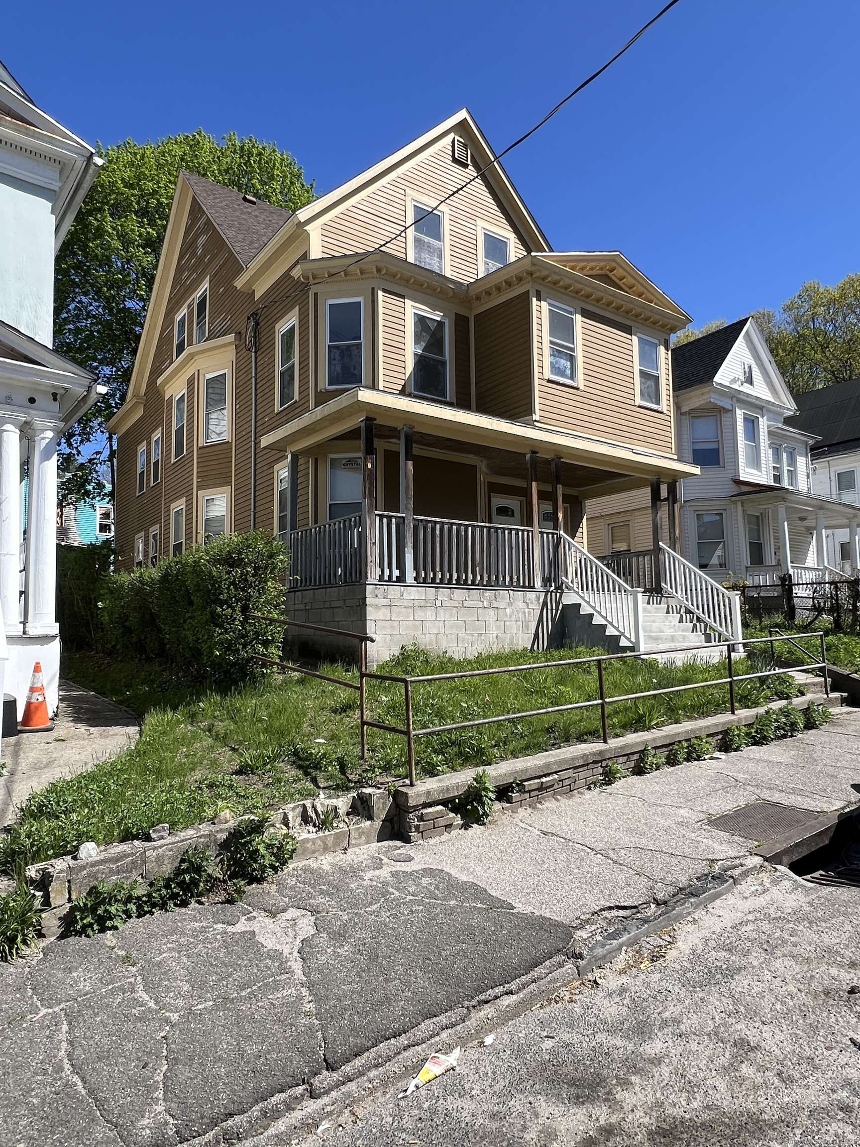 Waterbury, CT 06710,210 Woodlawn Terrace #1 Floor
