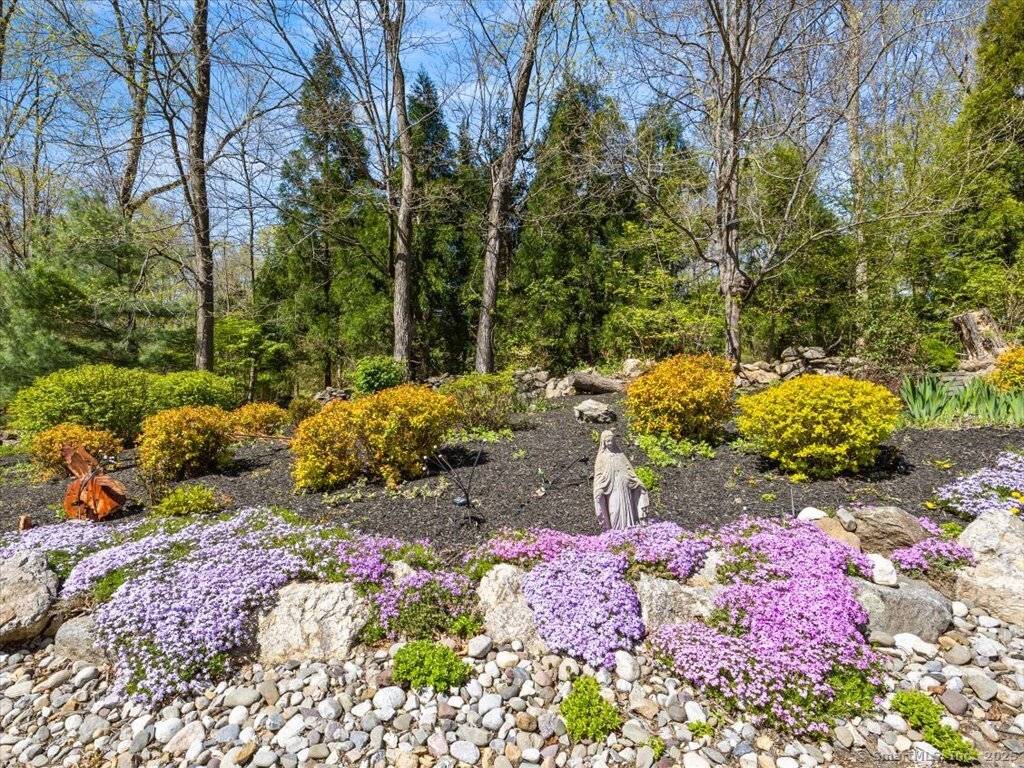 Branford, CT 06405,9 Northford Road