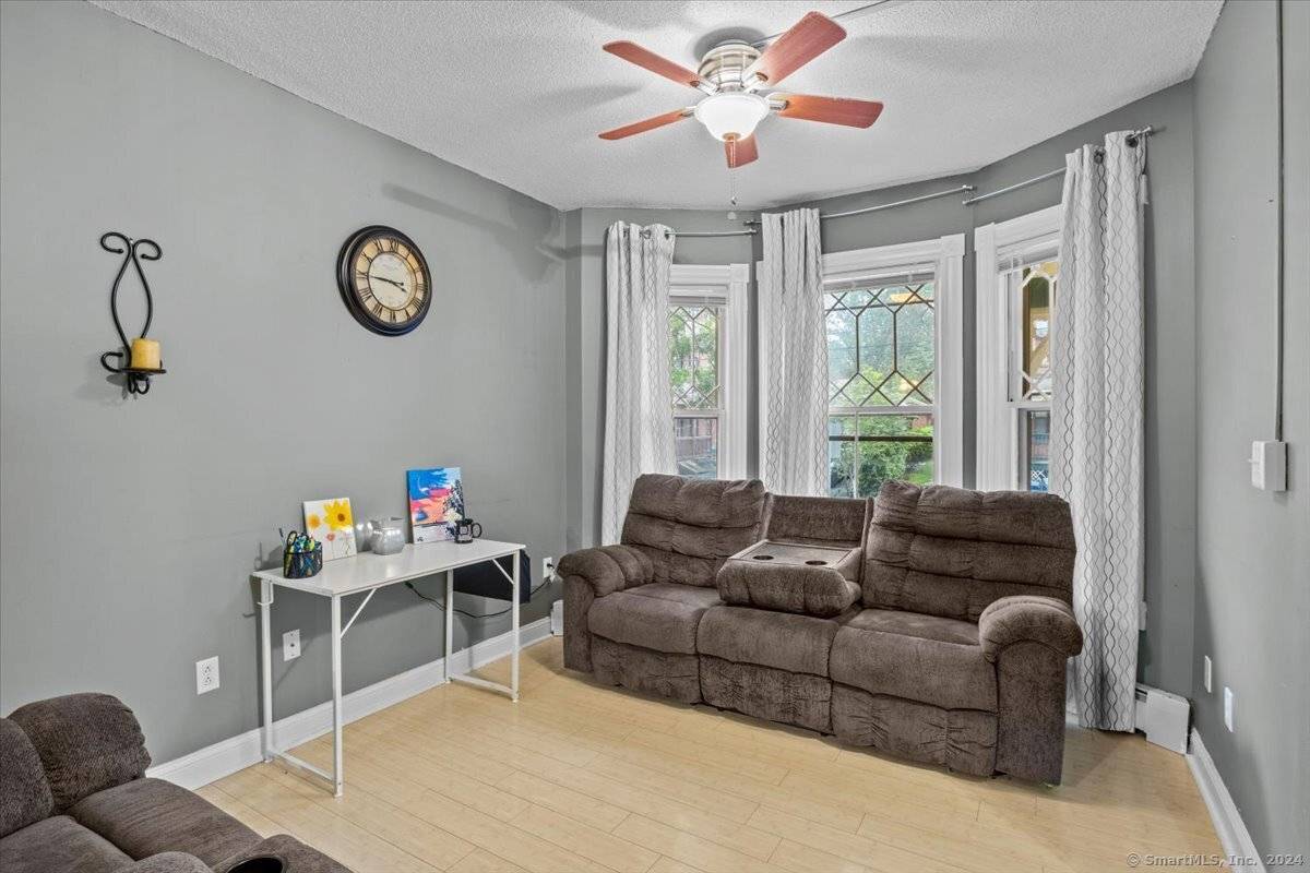 Hartford, CT 06106,2 Putnam Heights