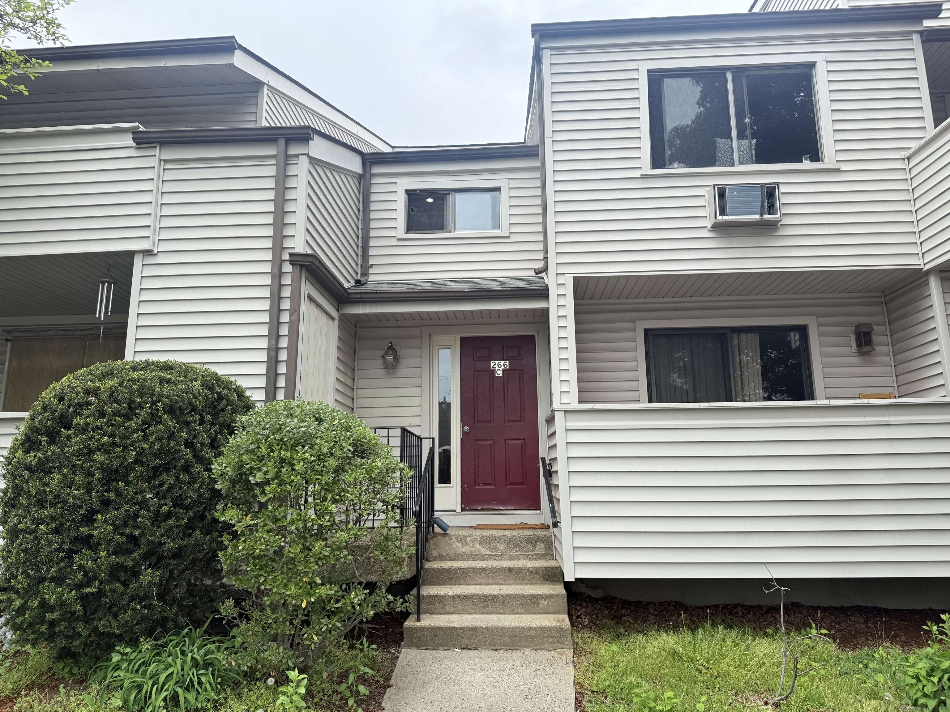 Bridgeport, CT 06606,252 Harlem Avenue #C2