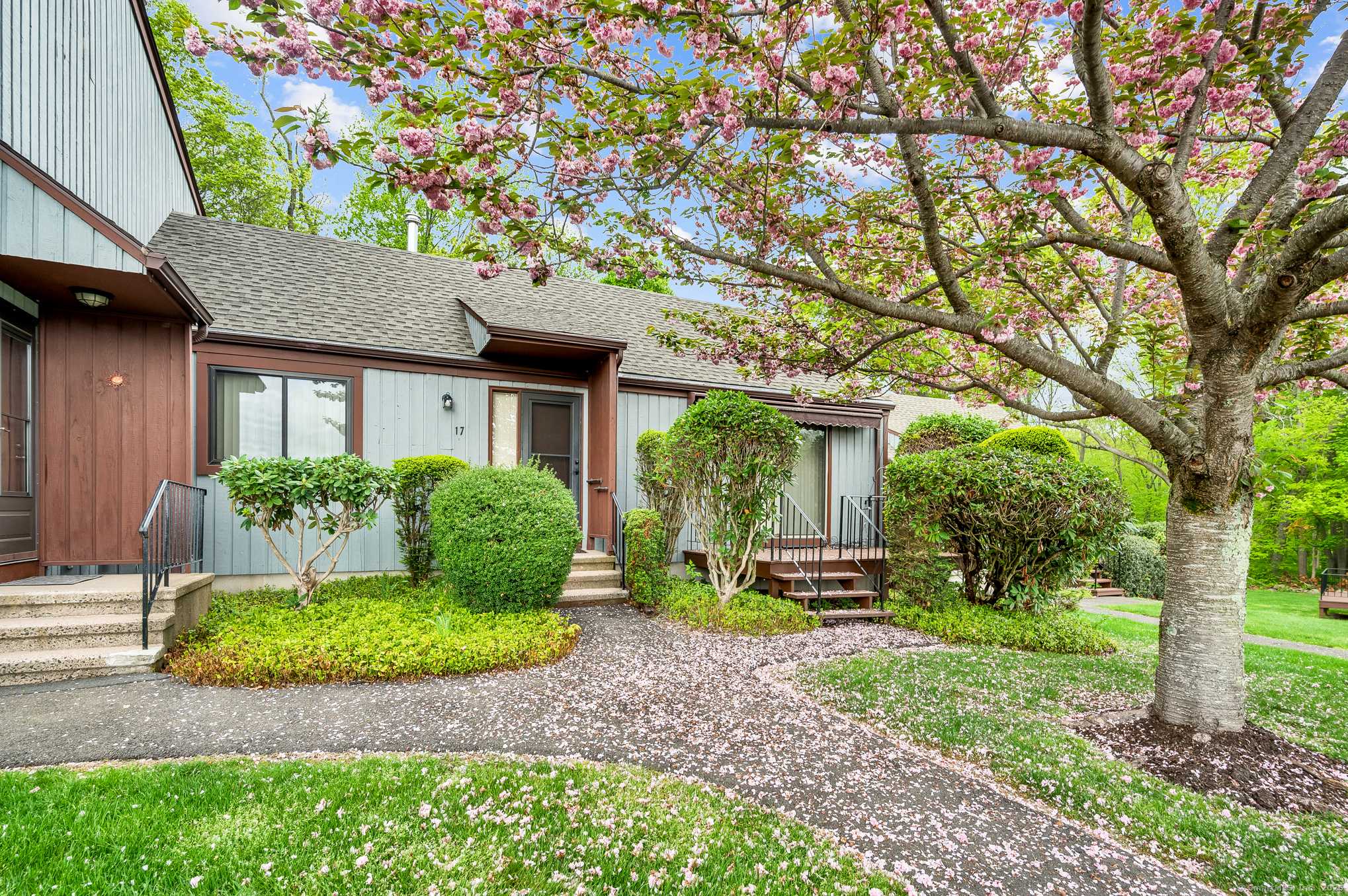 Hamden, CT 06514,17 Shepard Hill Road #17