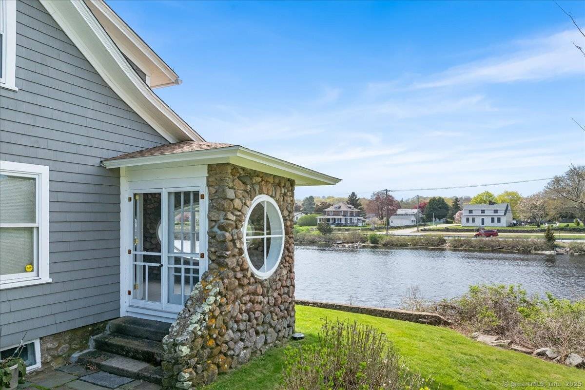 Stonington, CT 06379,28 Palmer Neck Road