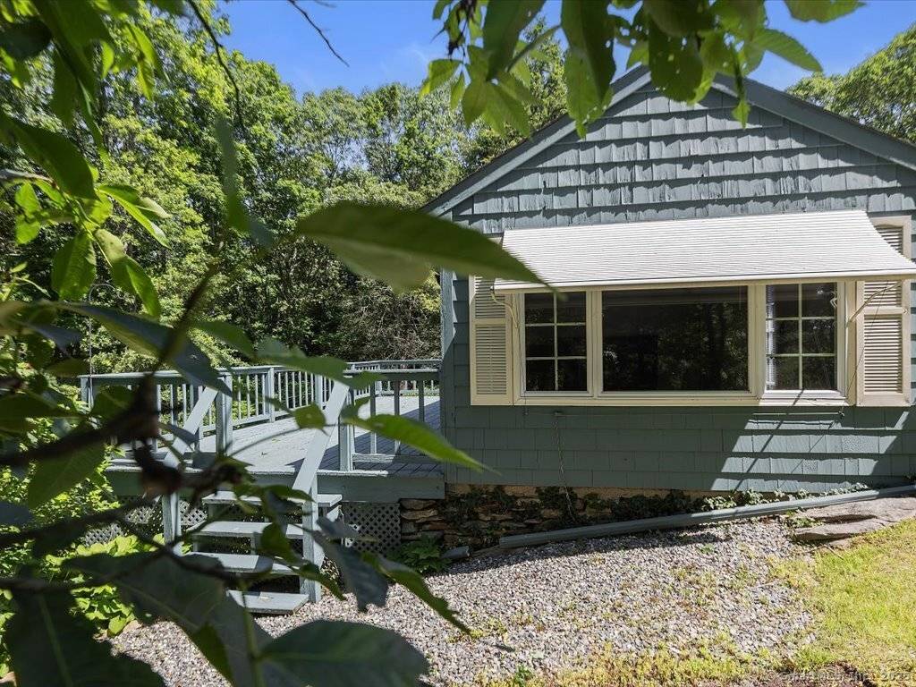 North Stonington, CT 06359,23 Pine Woods Road