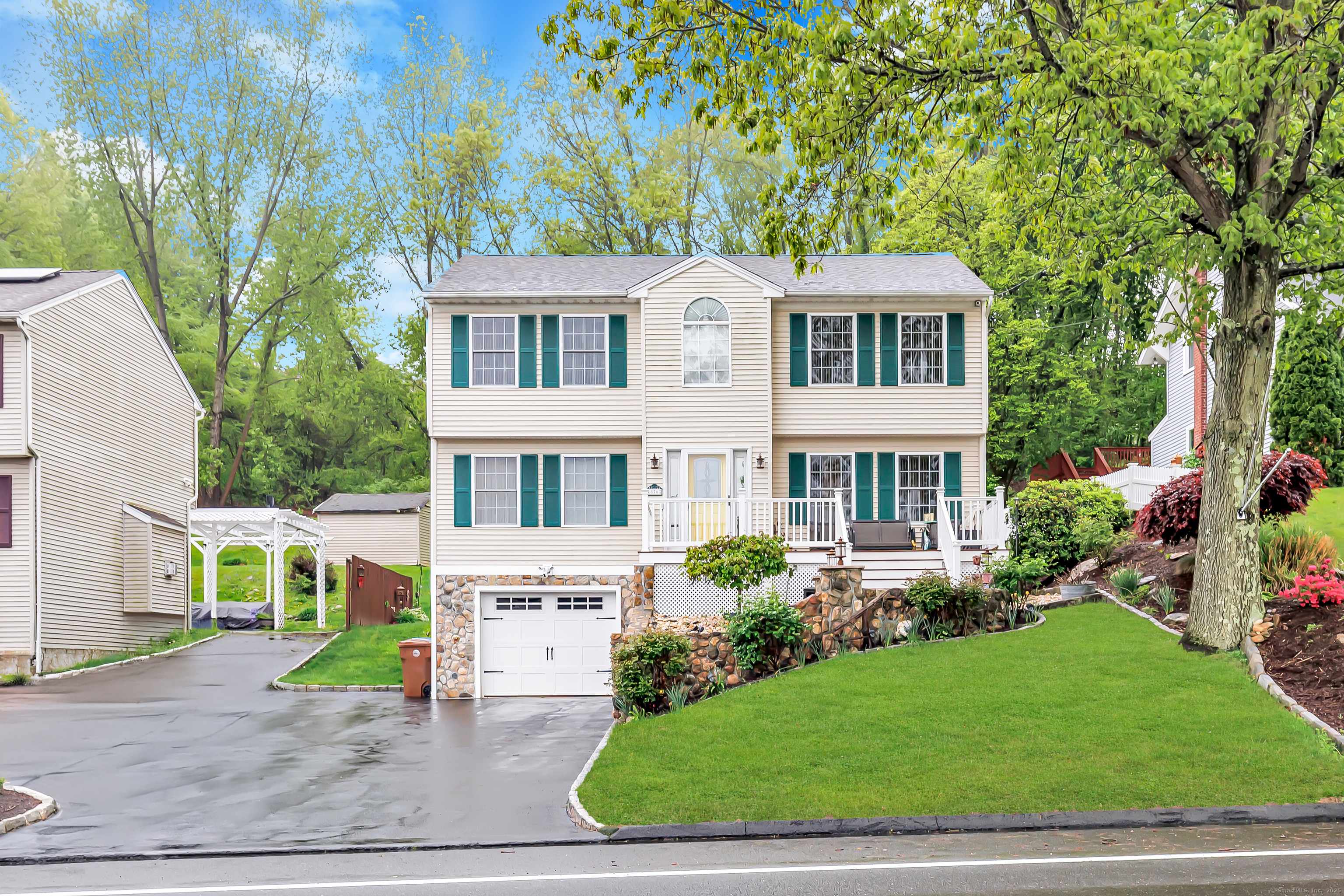 Shelton, CT 06484,876 Howe Avenue