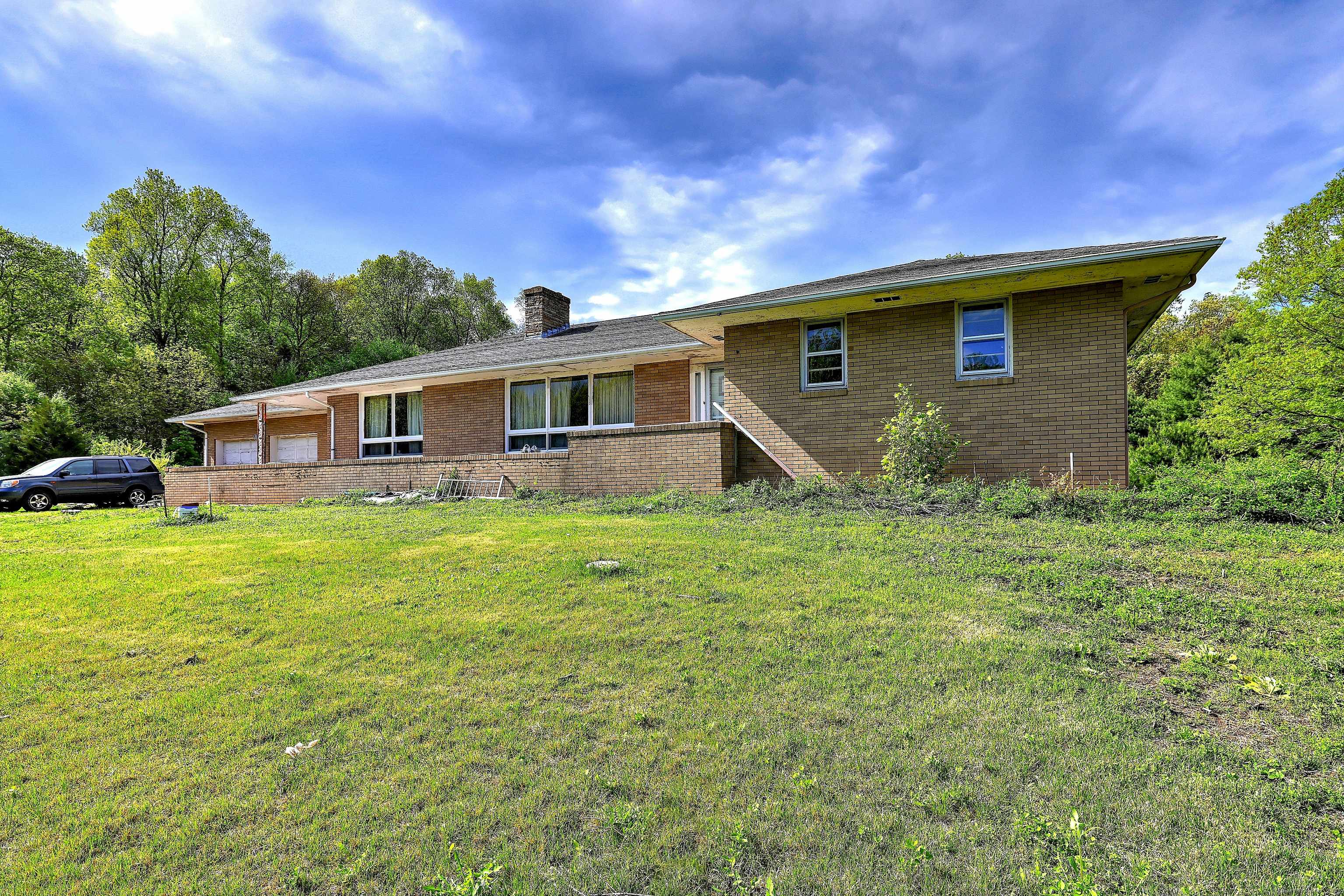 Oxford, CT 06478,23 Pinesbridge Road