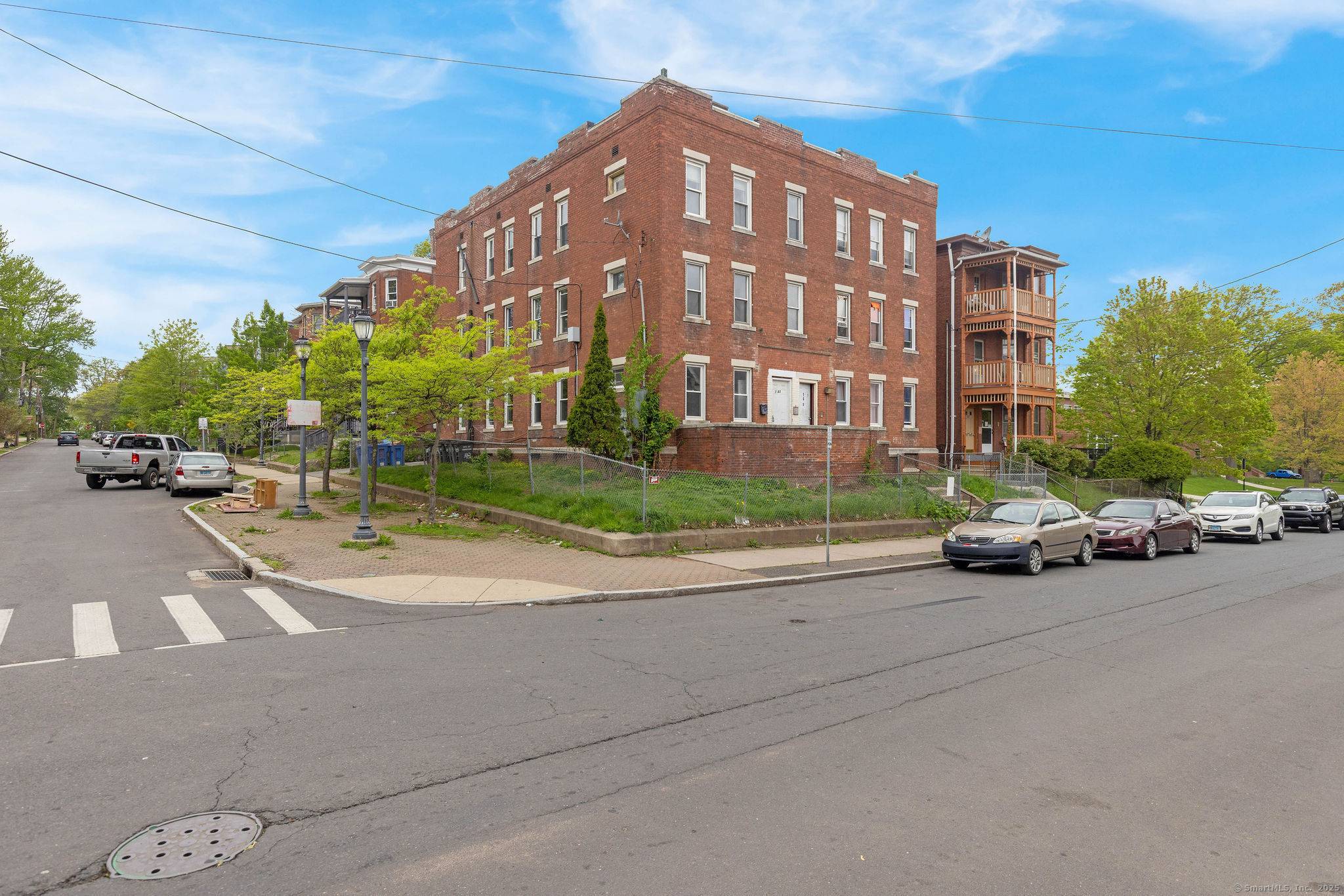 Hartford, CT 06106,143 Putnam Street