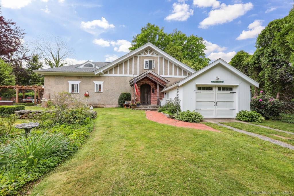 East Lyme, CT 06357,9 Columbus Avenue