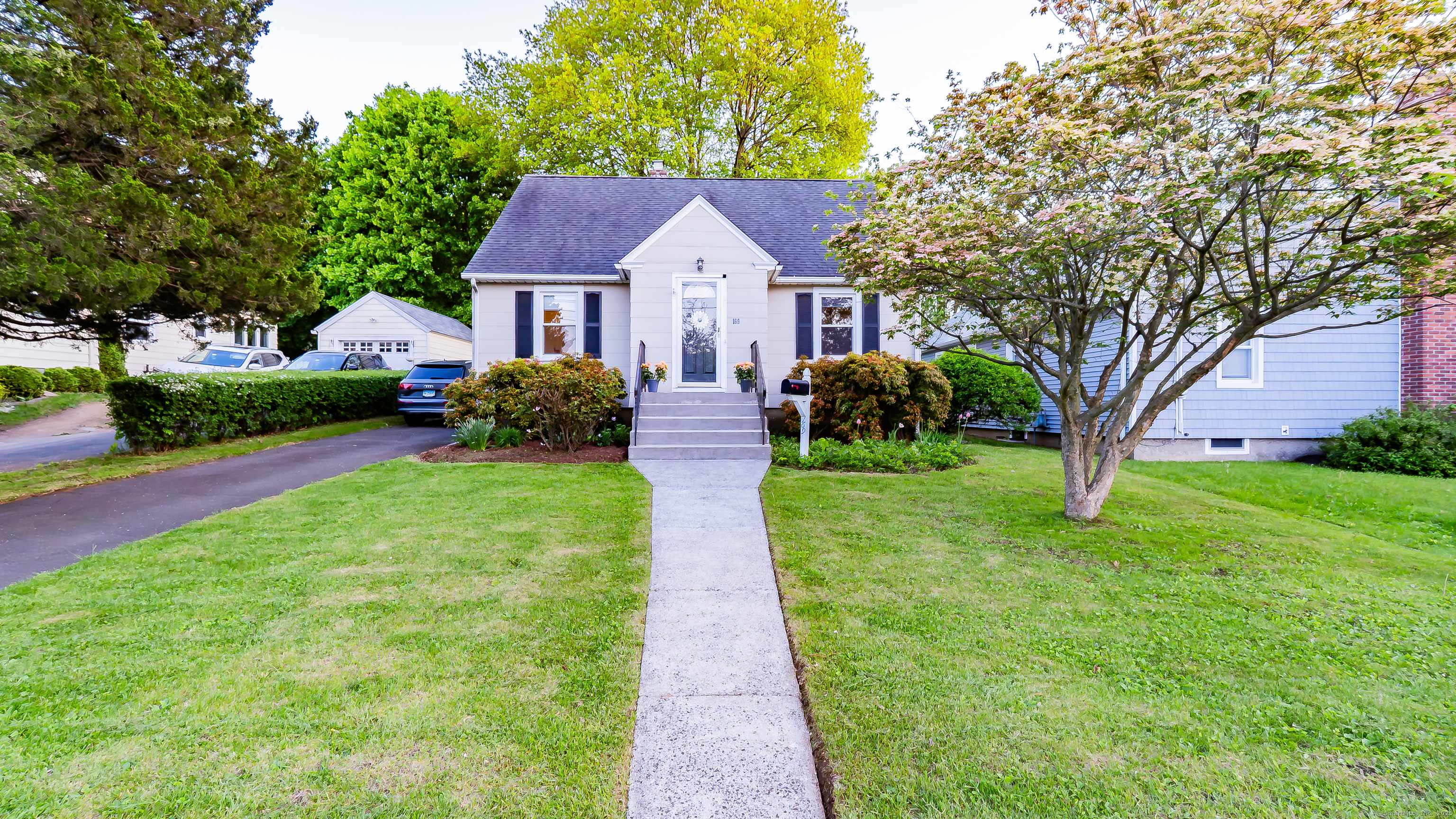 Stratford, CT 06614,169 Laughlin Road East