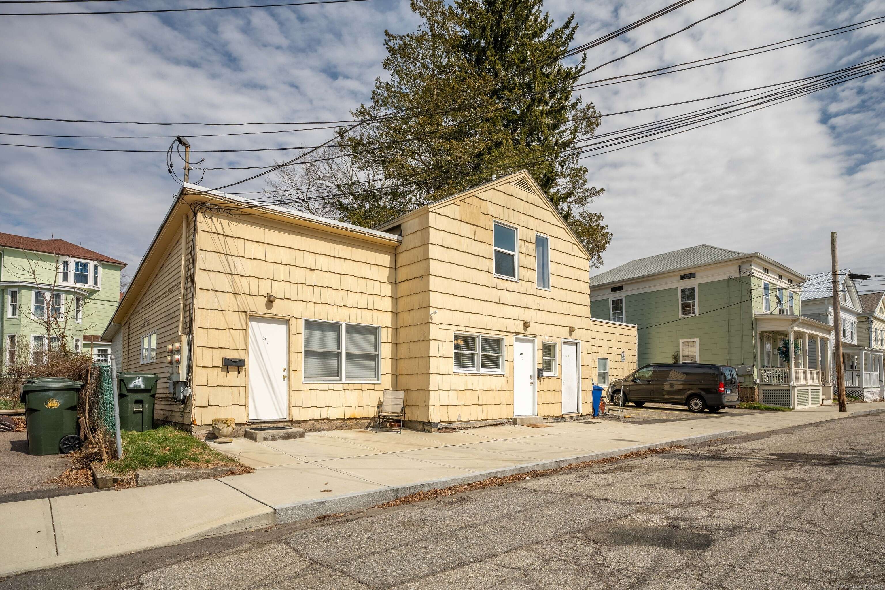 New London, CT 06320,21 Amity Street