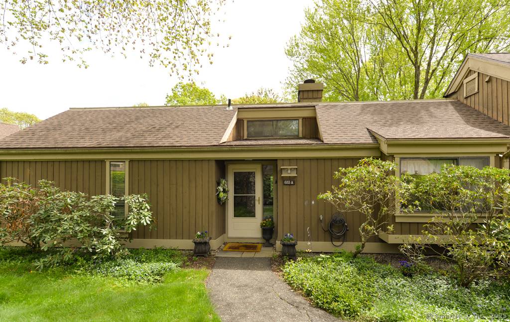 Southbury, CT 06488,685 Heritage Village #A