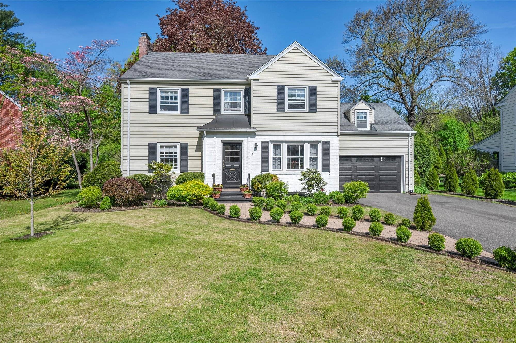 Hamden, CT 06517,10 Meadowbrook Road