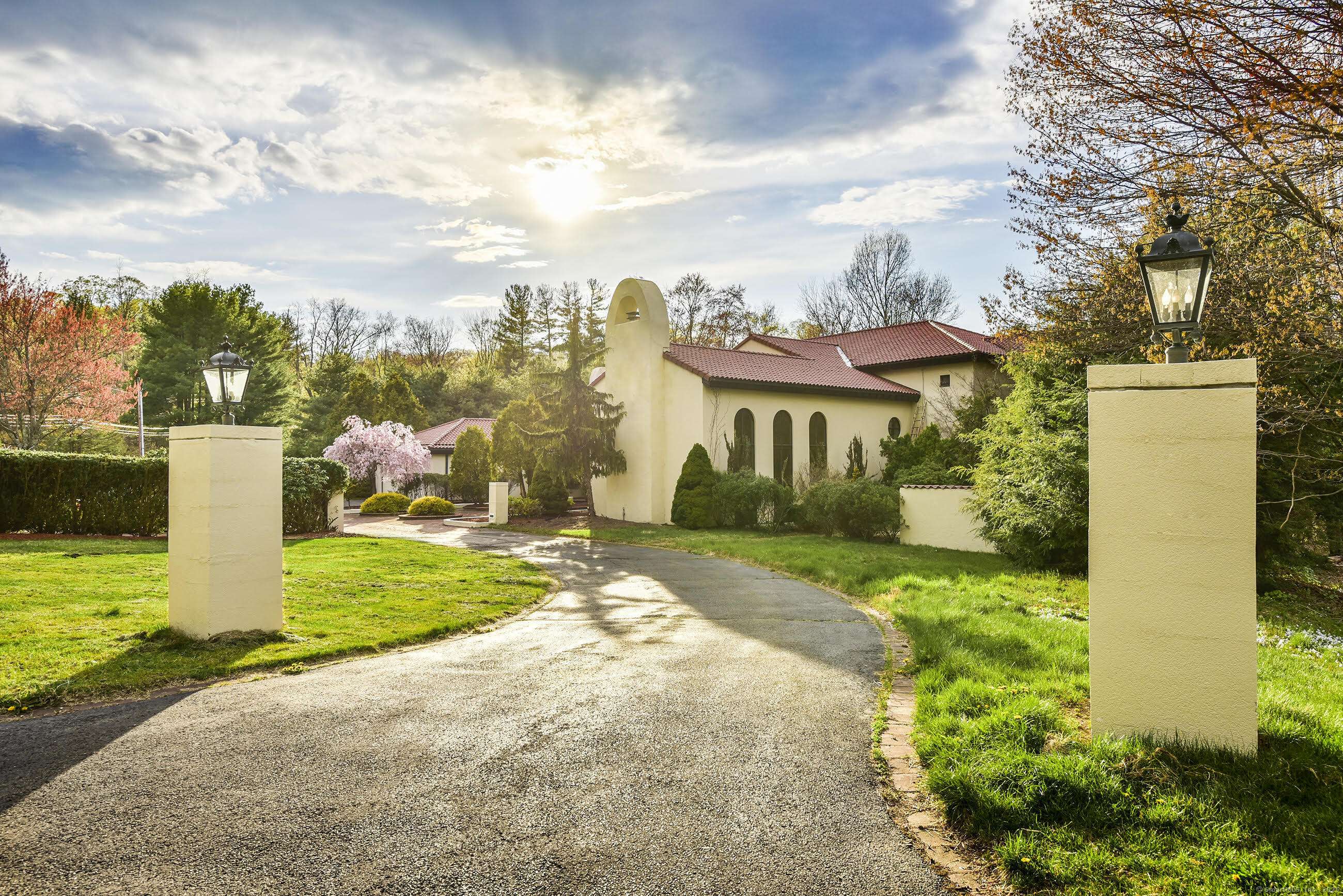 West Hartford, CT 06117,46 Mountain Farms Road