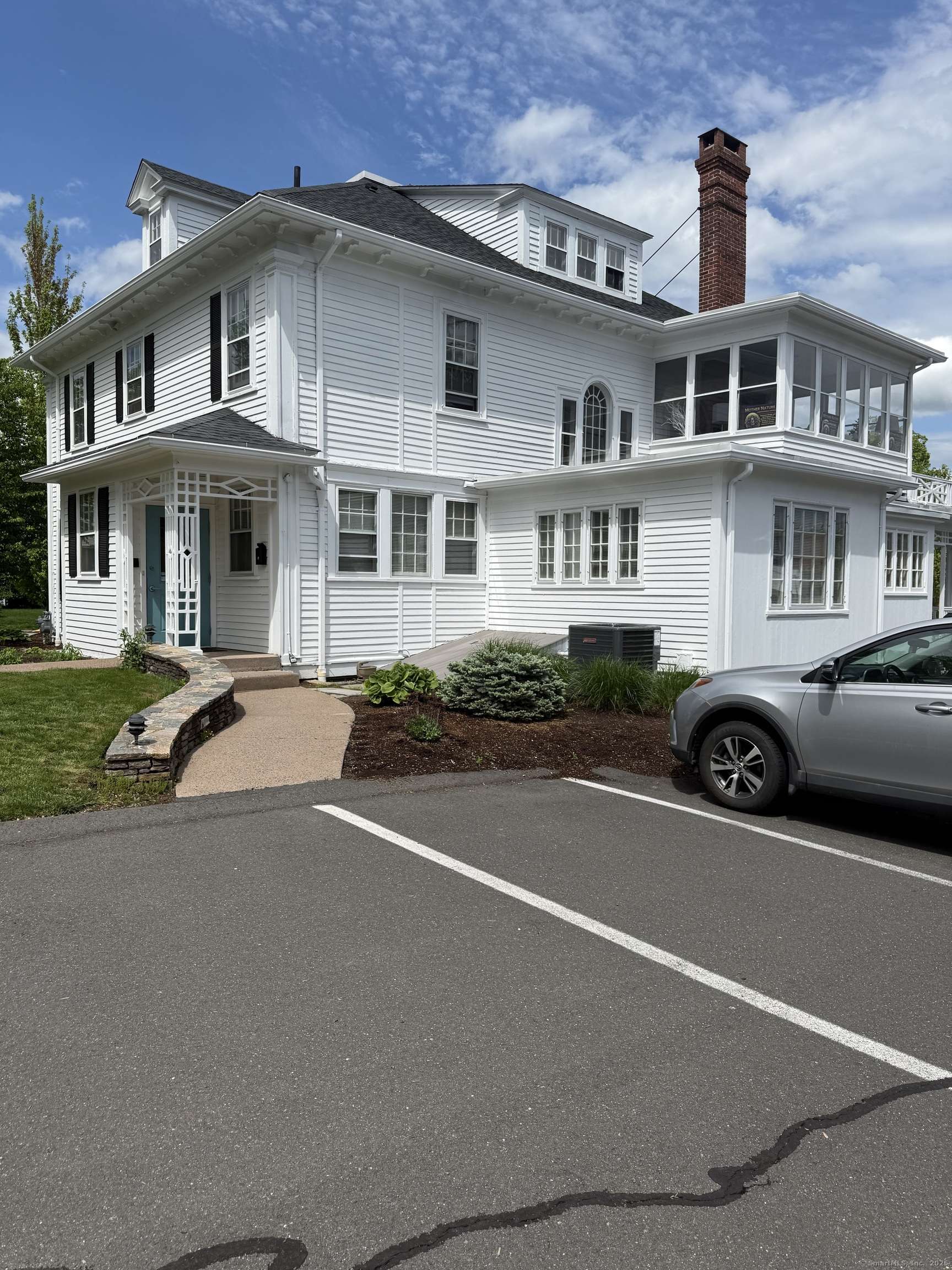 West Hartford, CT 06107,75 Brace Road #Front Left