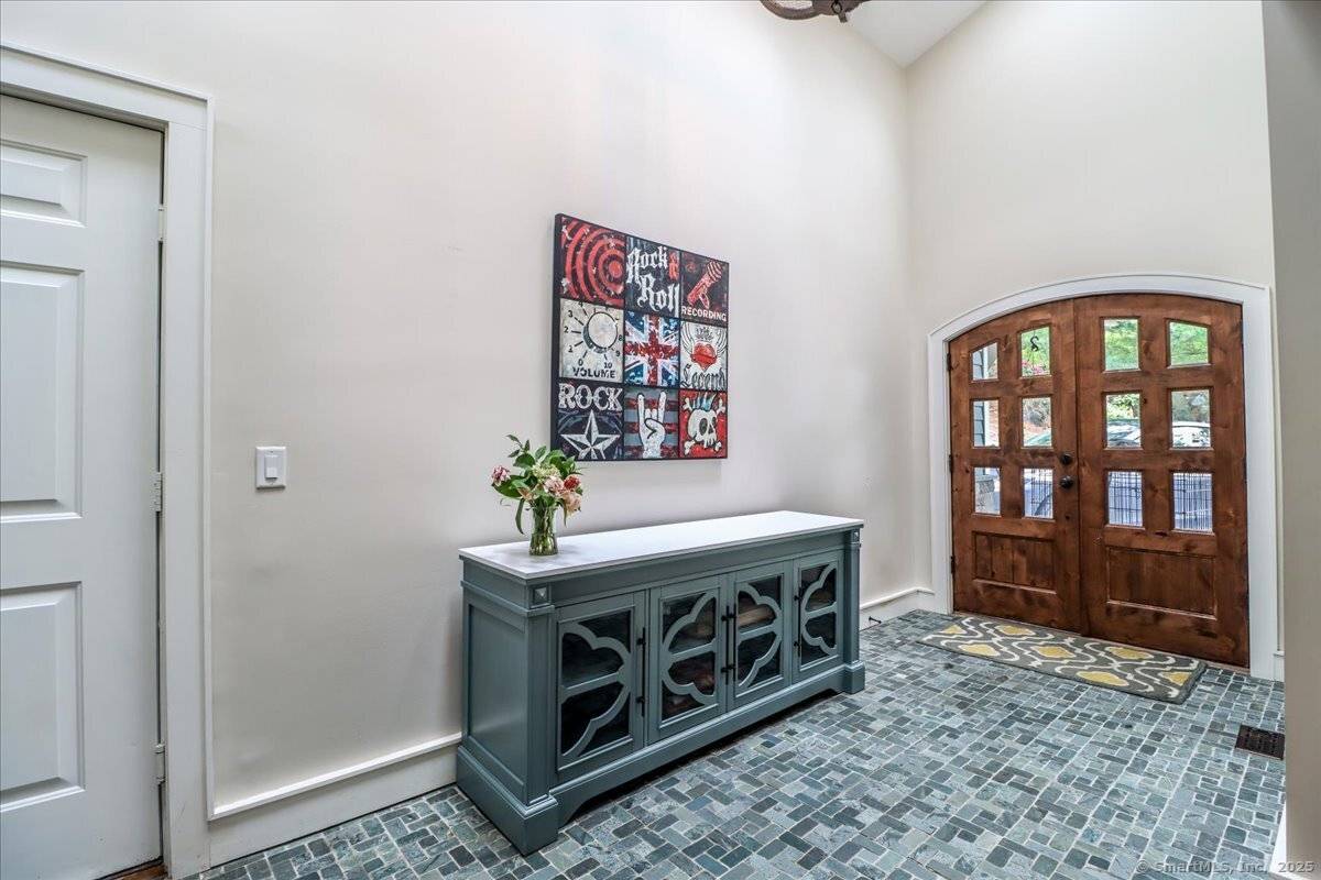 Ridgefield, CT 06877,550 Barrack Hill Road