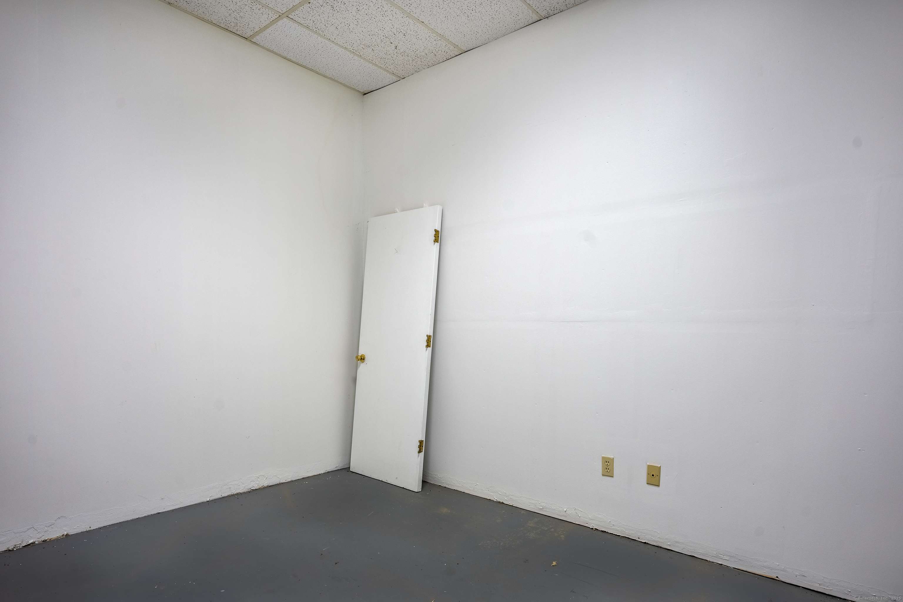 Clinton, CT 06413,215 East Main Street #1