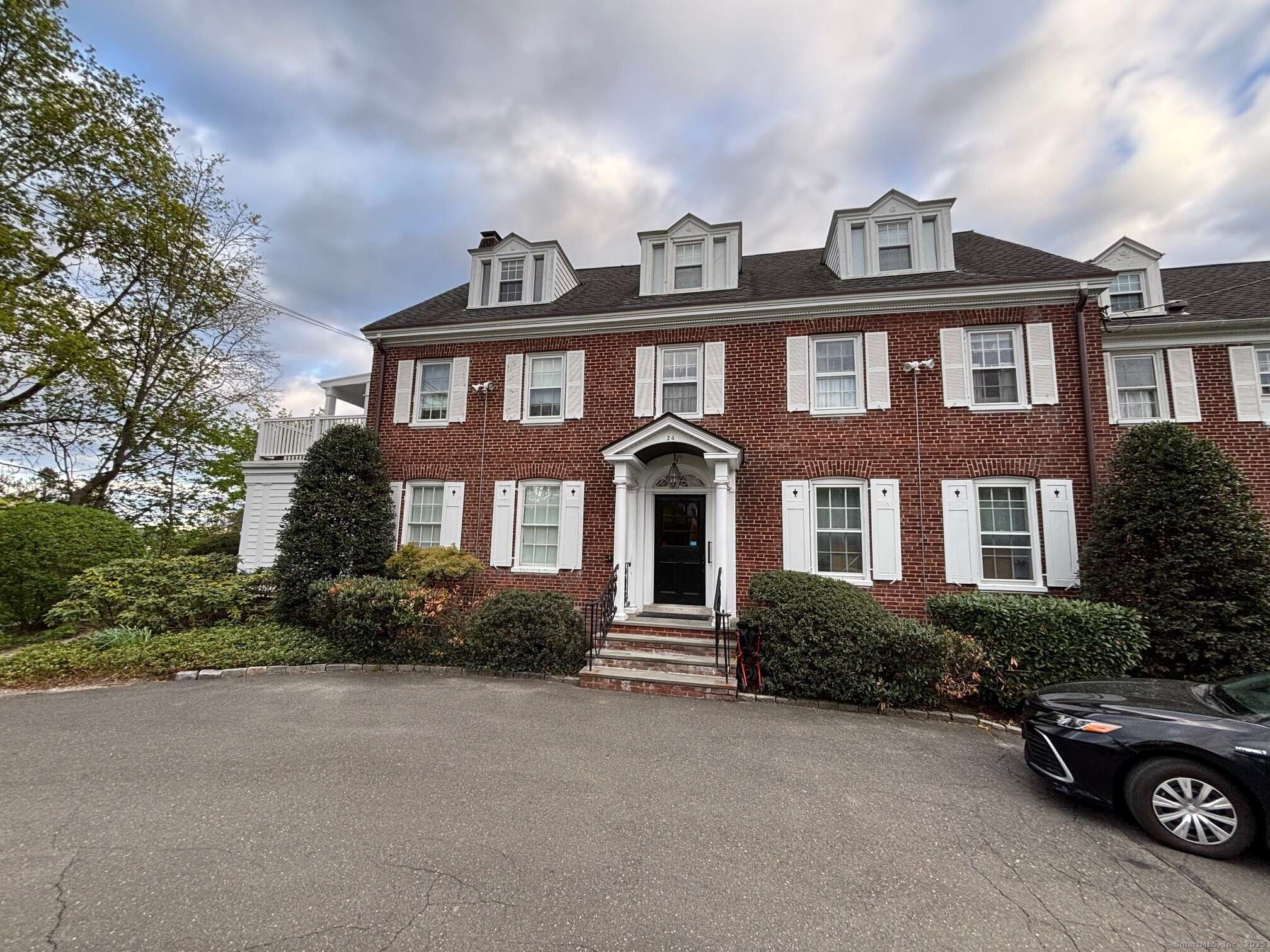 New Canaan, CT 06840,24 Saint Johns Place #APT 6